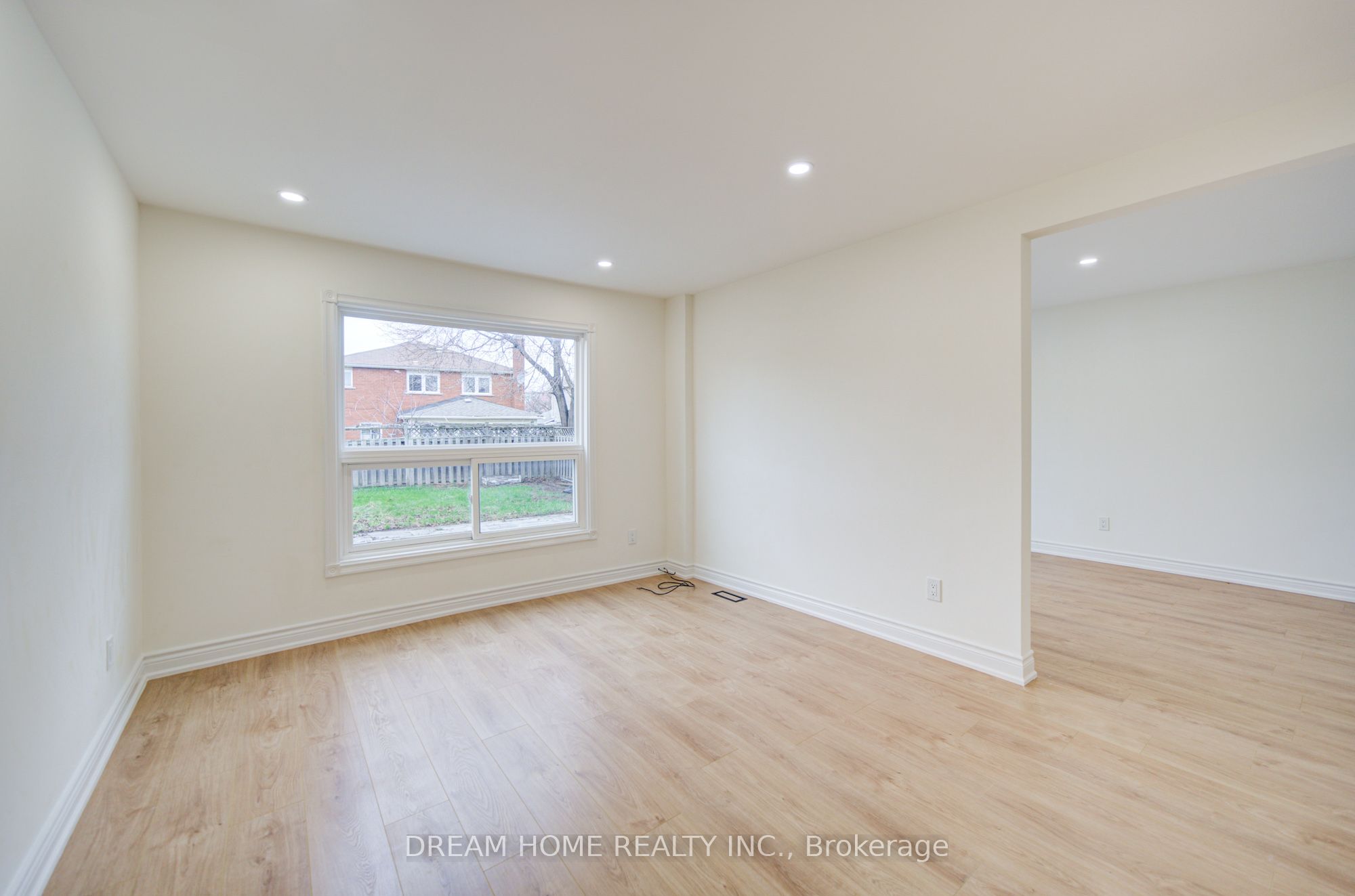 10 Karen Miles Crescent