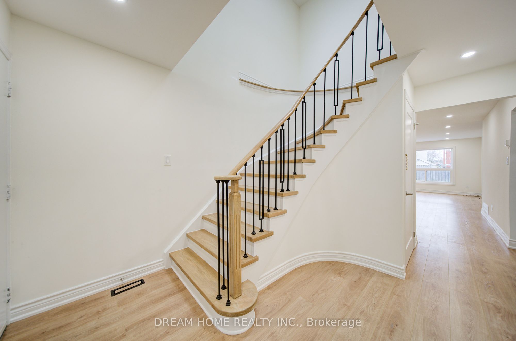 10 Karen Miles Crescent