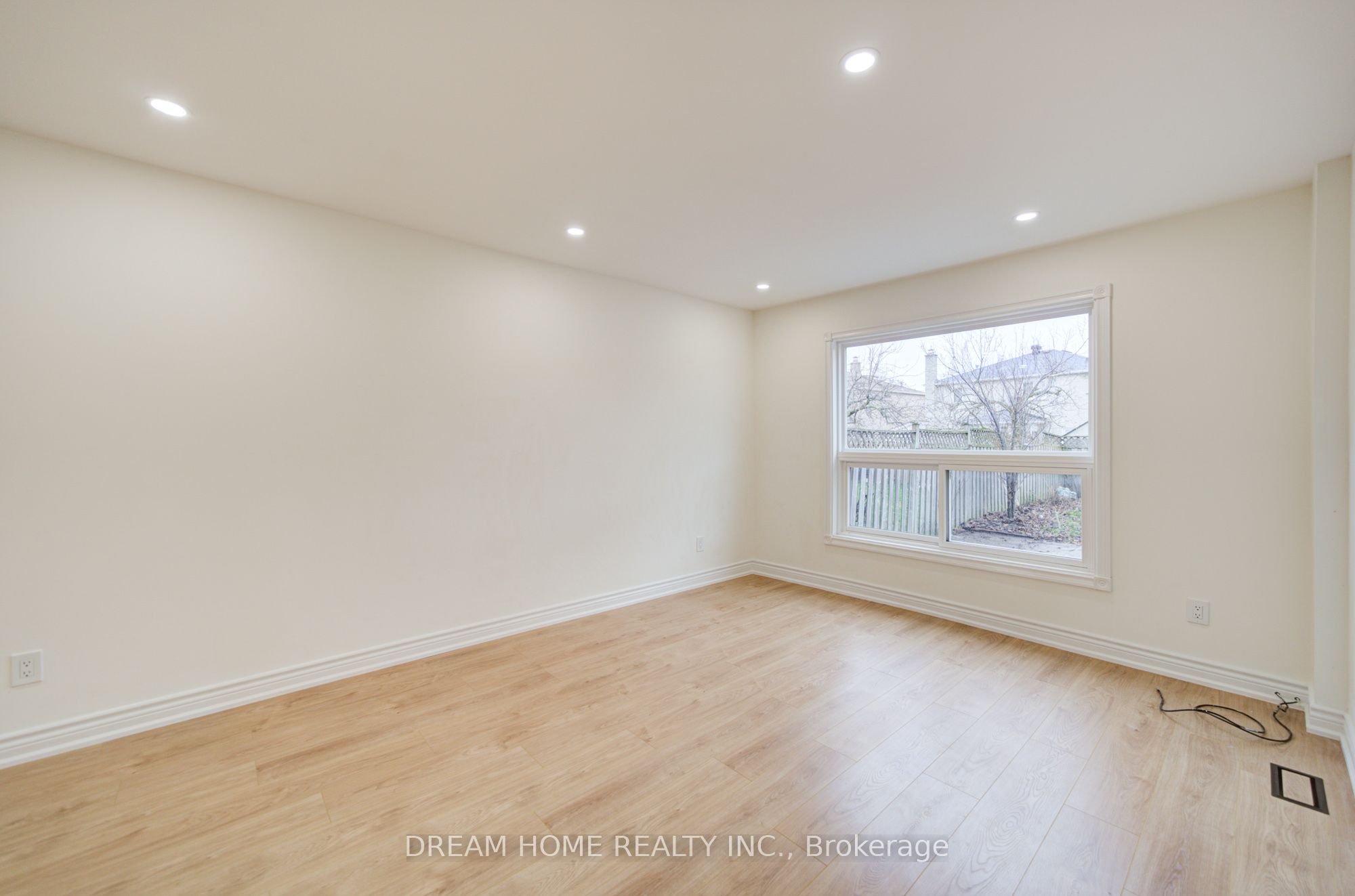 10 Karen Miles Crescent