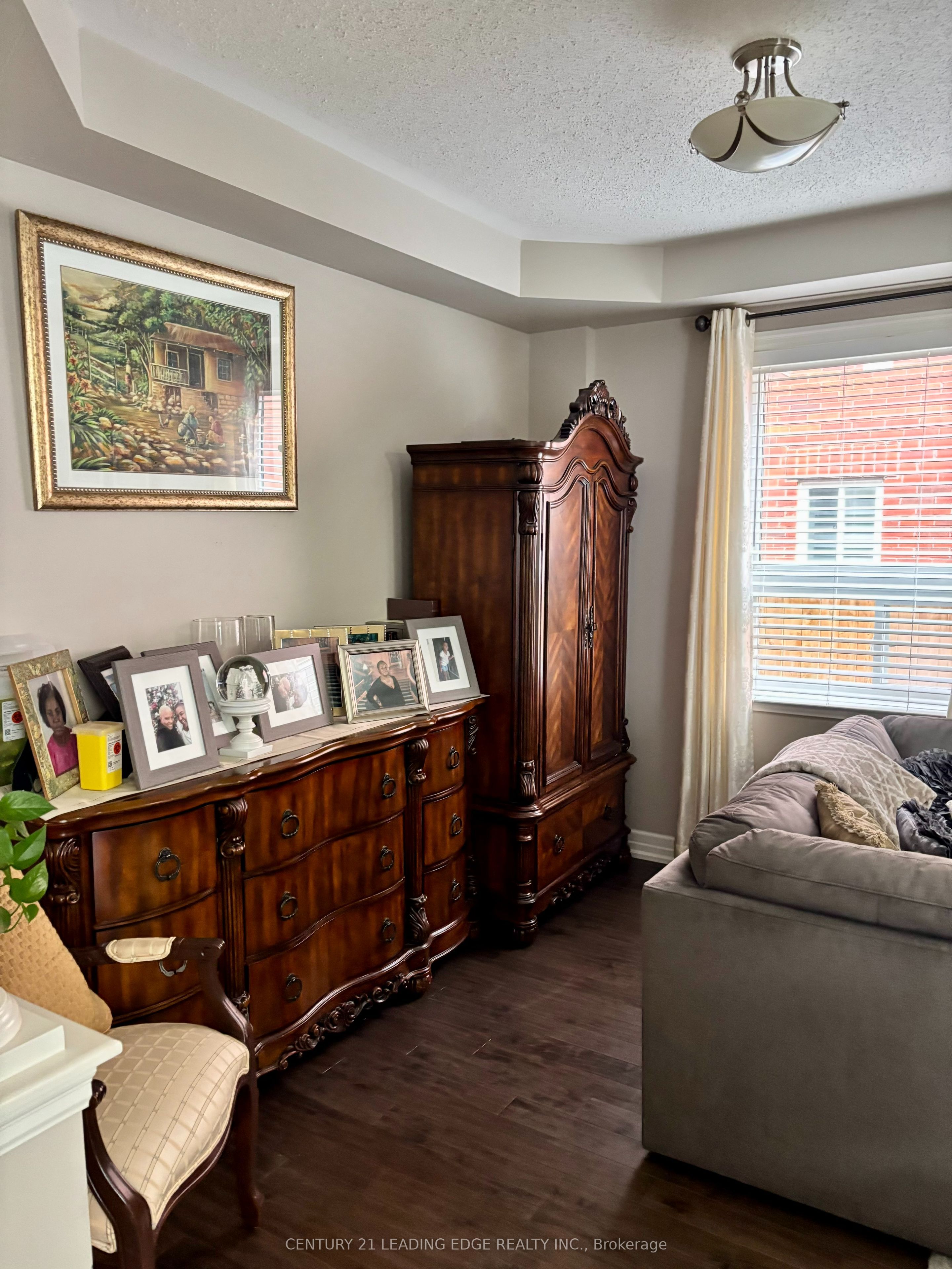 83 Thornlodge Drive