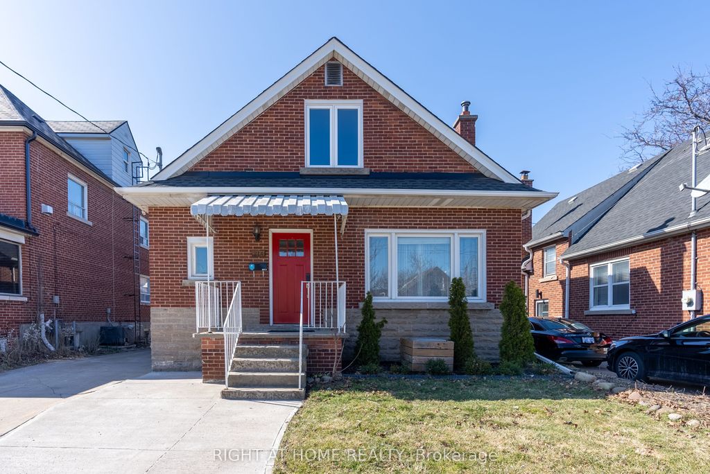 Photo of 214 Kenilworth Avenue S, Hamilton, ON L8K 2T4 (MLS # X12804438)