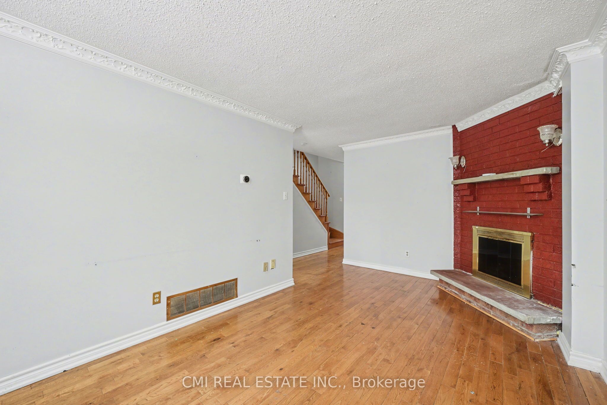 993 Lucerne Crescent