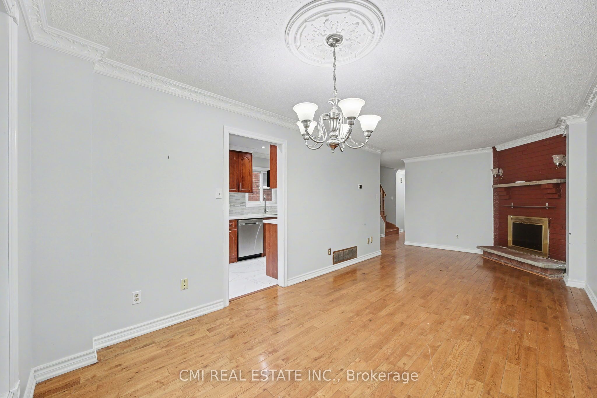 993 Lucerne Crescent