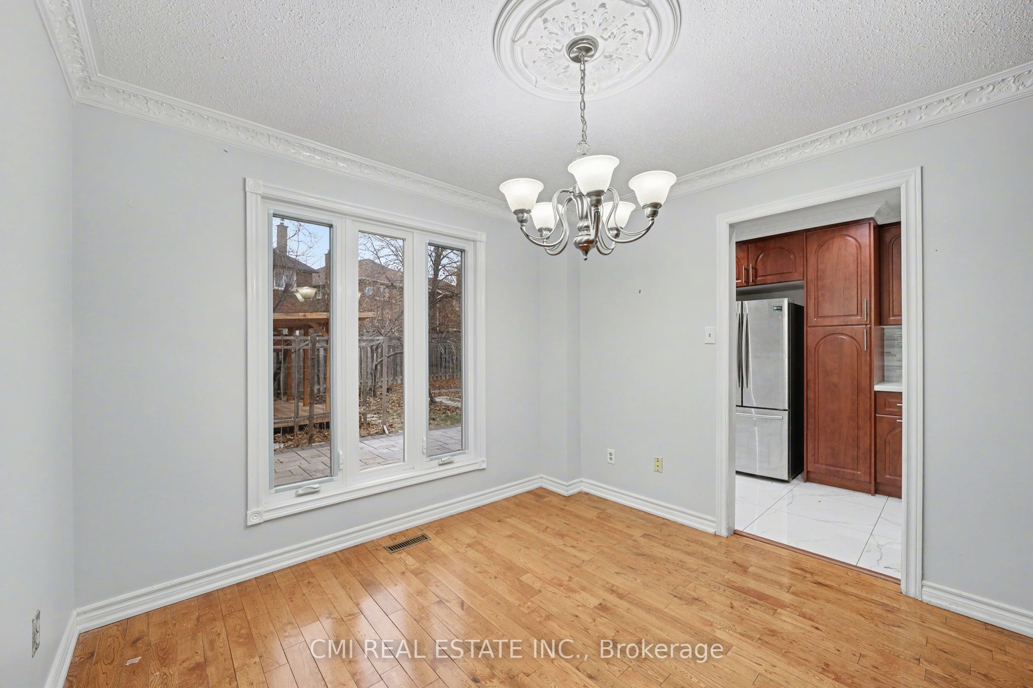 993 Lucerne Crescent