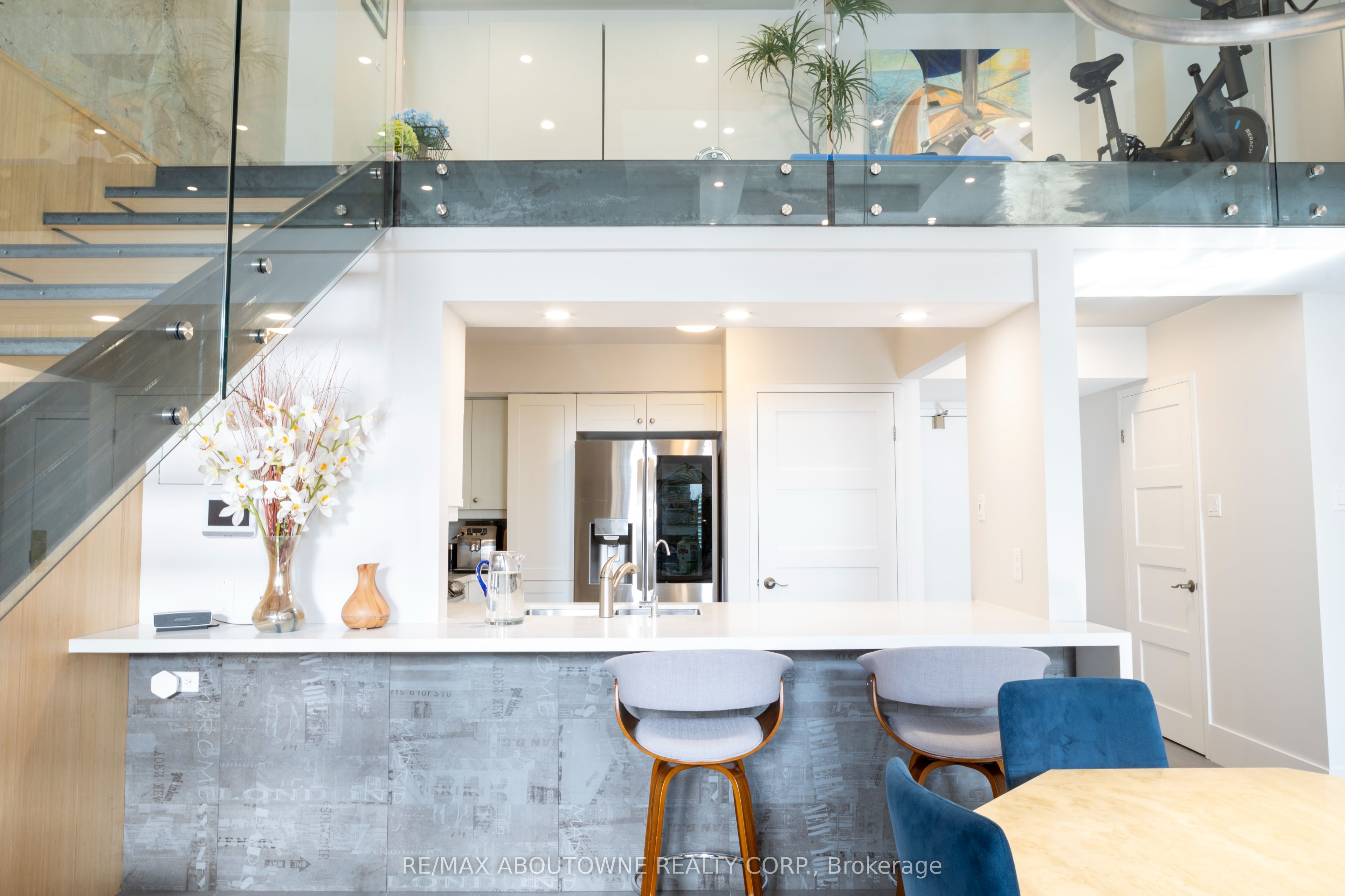 221 Robinson Street 2