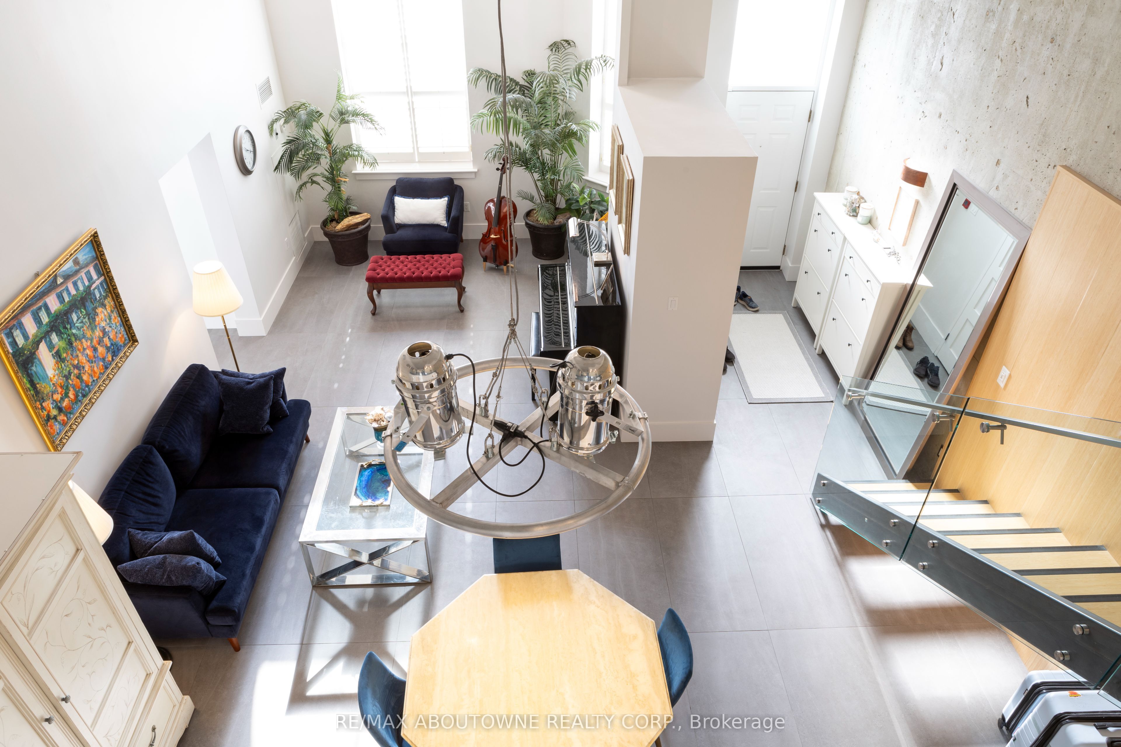 221 Robinson Street 2