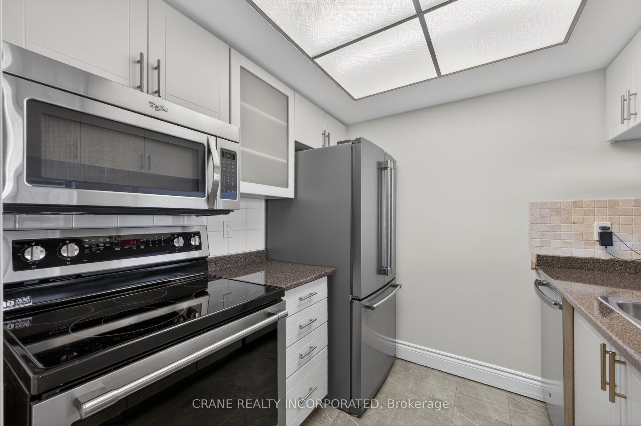 77 Harbour Square 1605