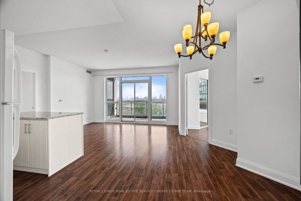 Photo of 160 Vanderhoof Avenue #913, Toronto, ON M4G 4K3 (MLS # C13566018)