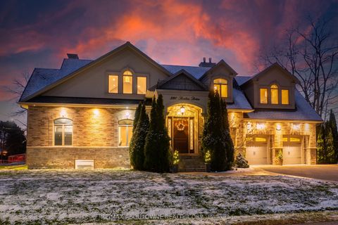 390 Seaton Drive Oakville ON L6L 3Y2