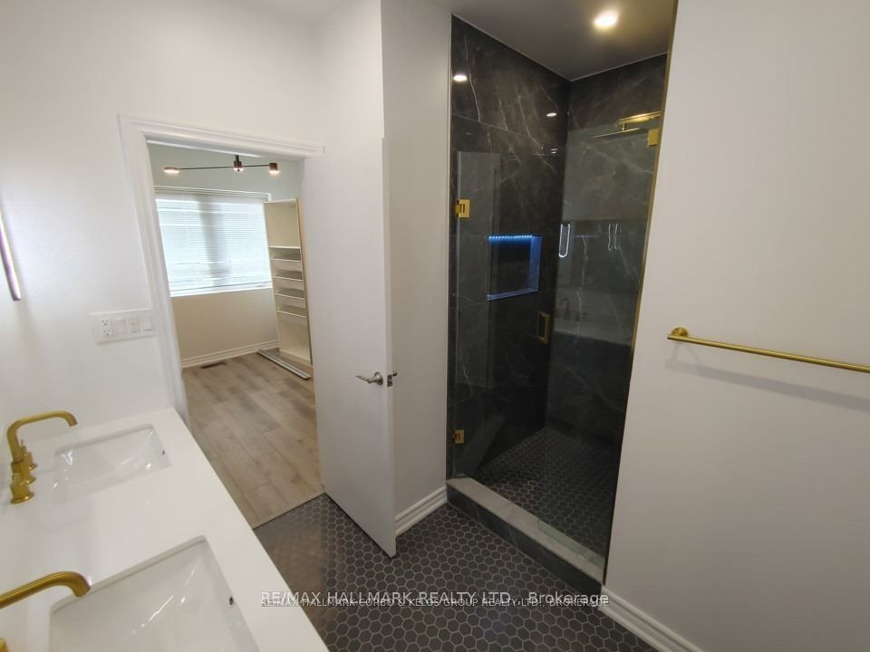 13 Northern Place