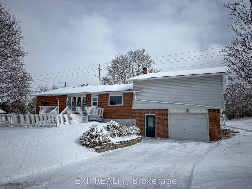 Photo of 934 Raglan Street S, Renfrew, ON K7V 1S4 (MLS # X12893718)