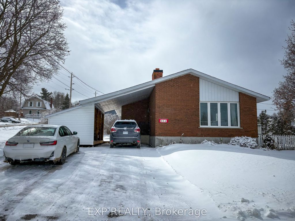 Photo of 934 Raglan Street S, Renfrew, ON K7V 1S4 (MLS # X12893718)