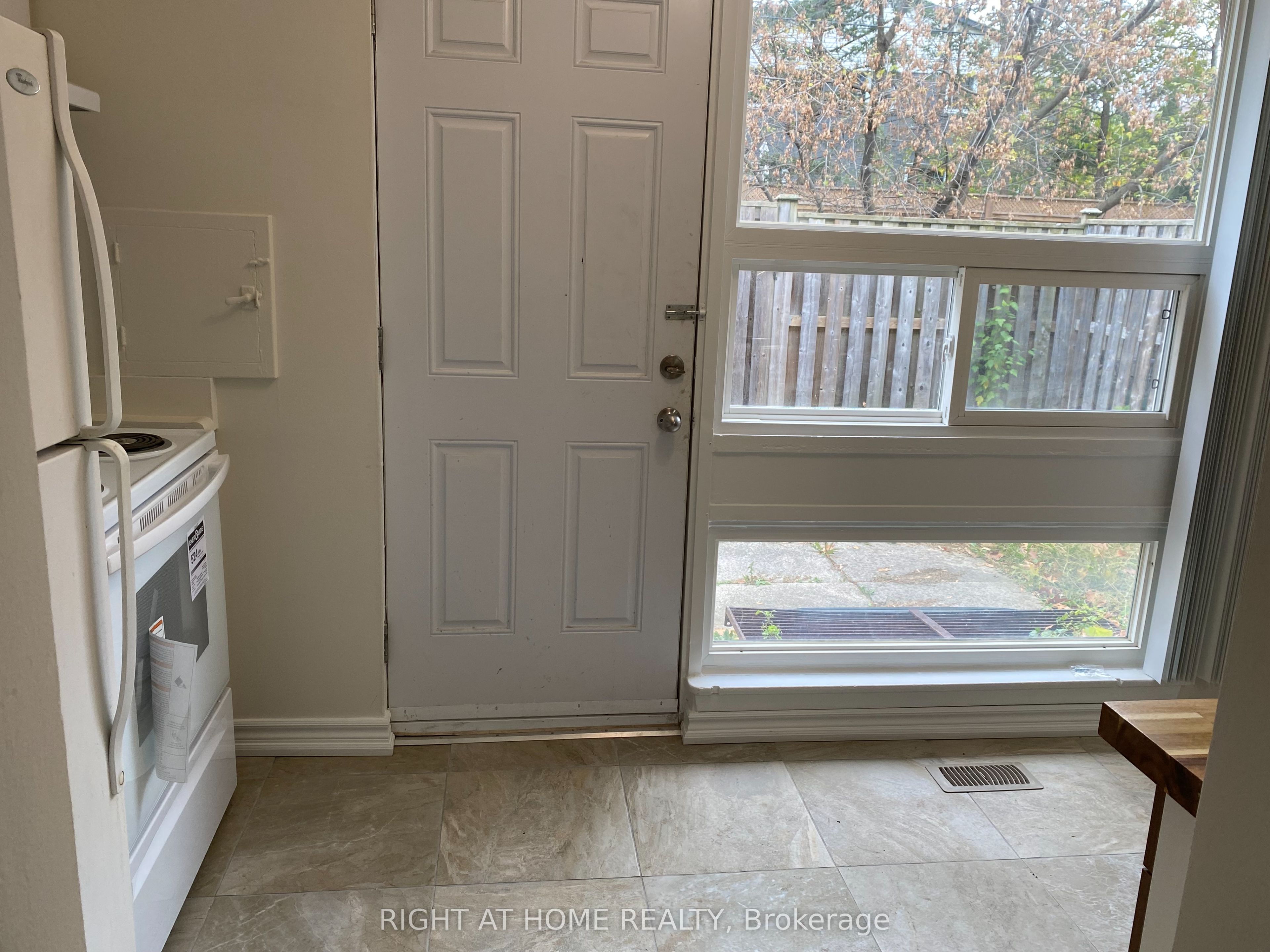 3230 The Credit Woodlands N/A