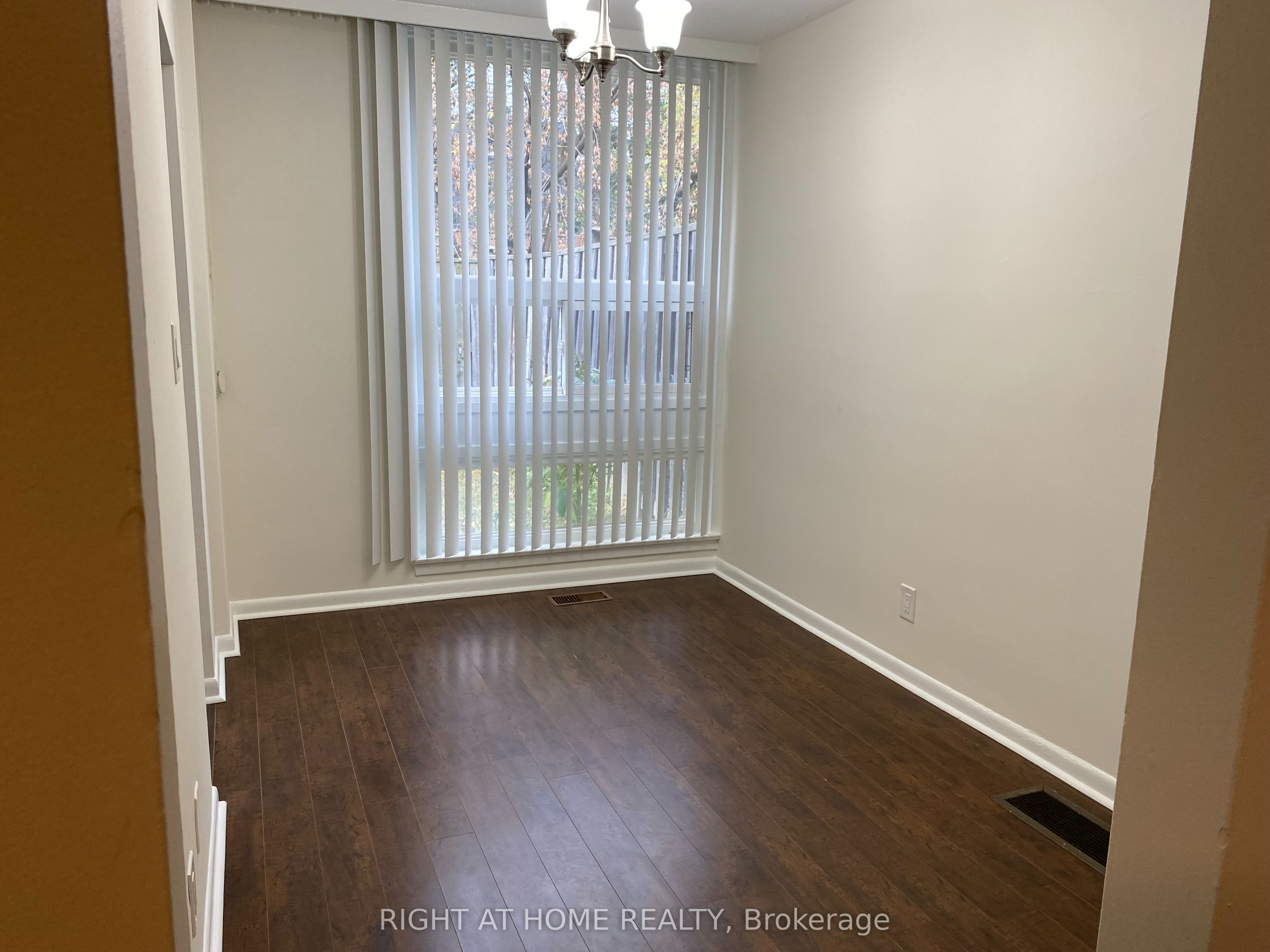 3230 The Credit Woodlands N/A