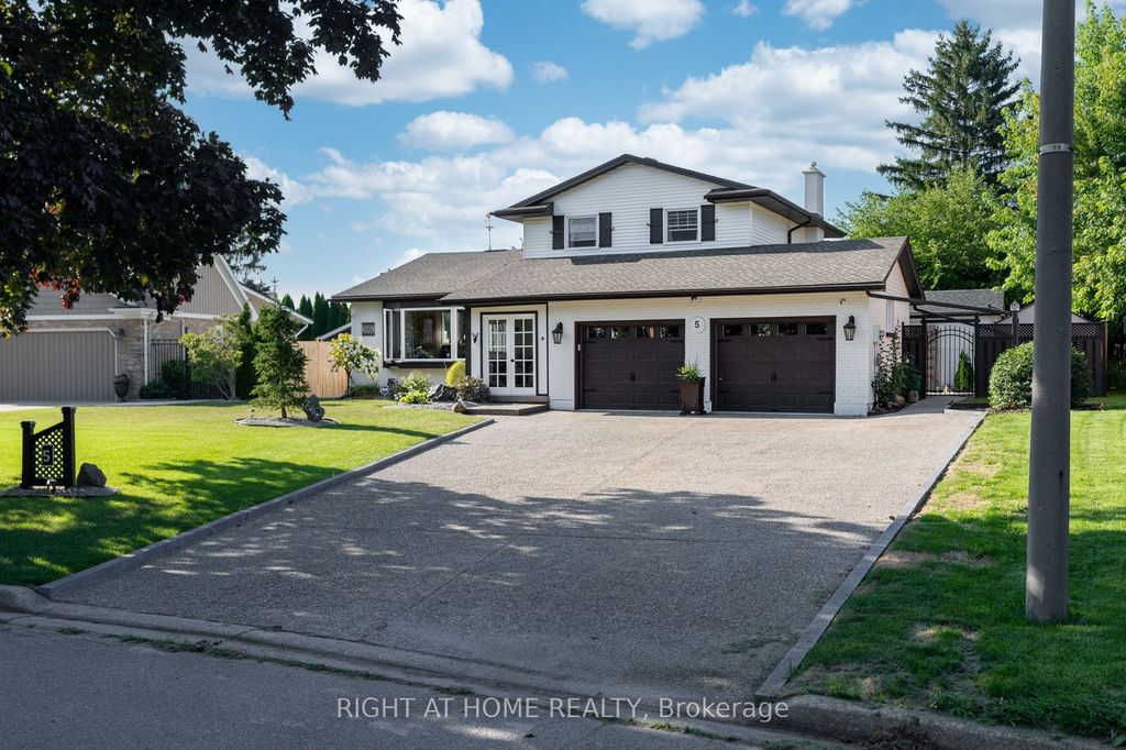 Photo of 5 Lower Canada Drive, Niagara-on-the-Lake, ON L0S 1J0 (MLS # X12882022)
