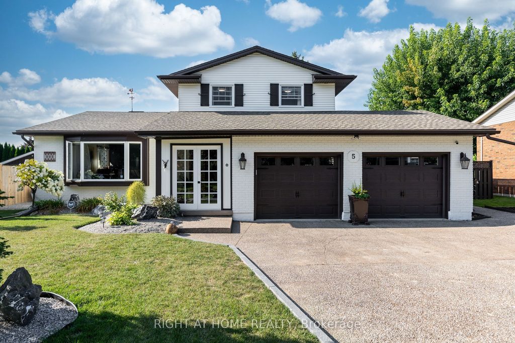 Photo of 5 Lower Canada Drive, Niagara-on-the-Lake, ON L0S 1J0 (MLS # X12882022)