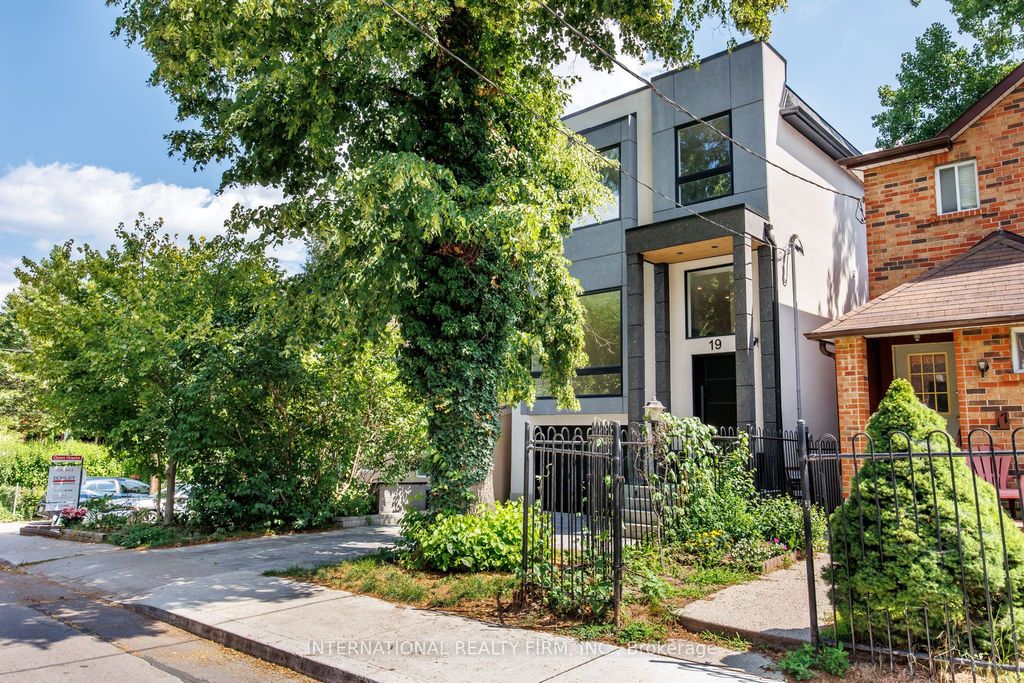 Photo of 19 Ivy Avenue, Toronto, ON M4L 2H6 (MLS # E12458722)