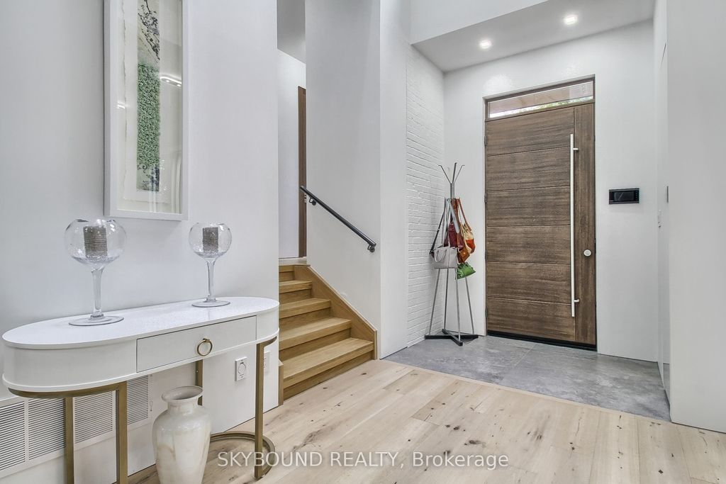 Photo of 5 Hatton Court, Toronto, ON M9A 1J6 (MLS # W12425992)