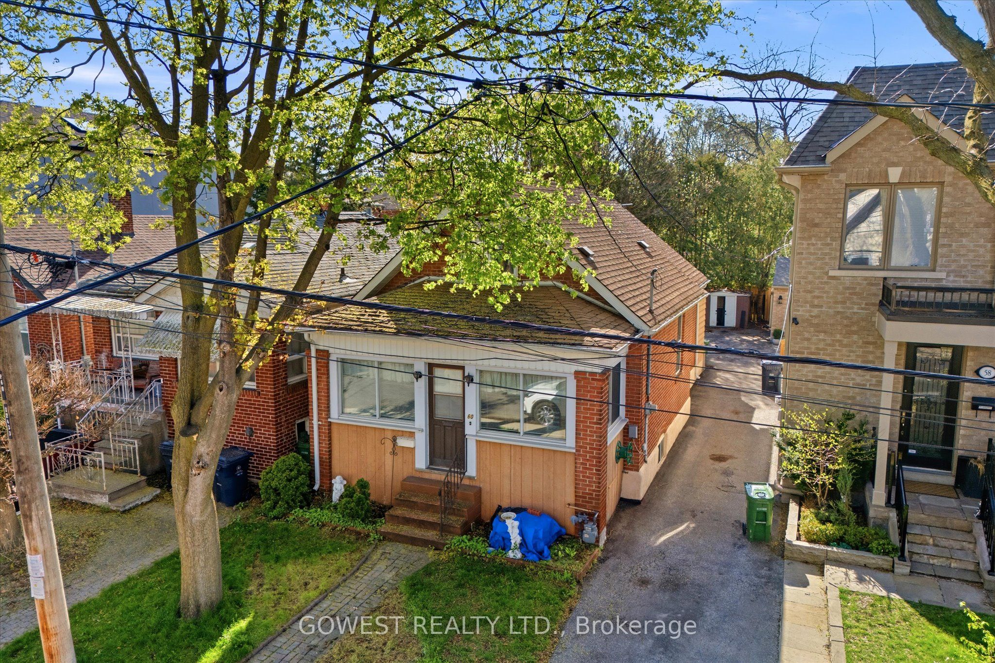 60 Warren Crescent
