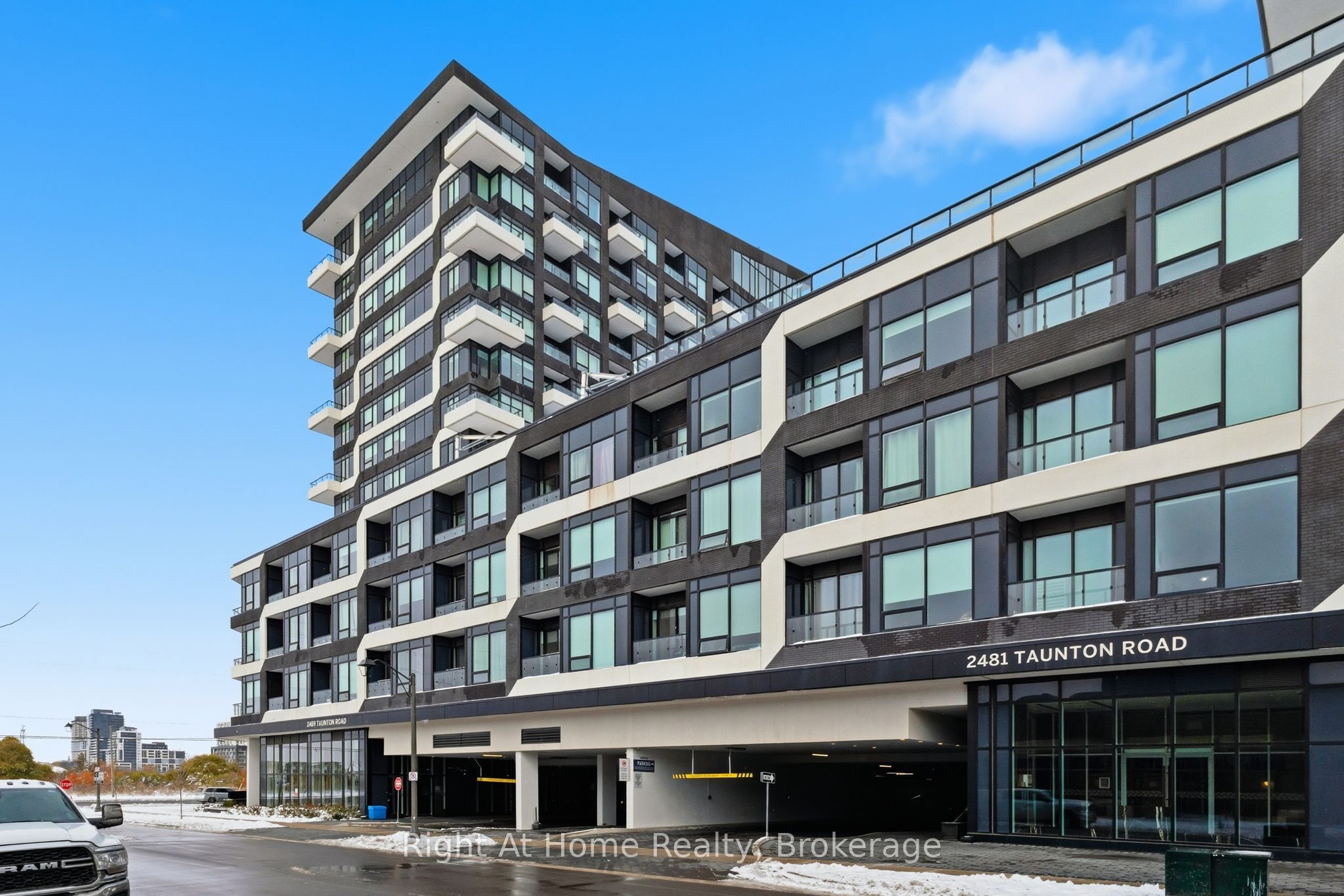 2489 Taunton Road 815