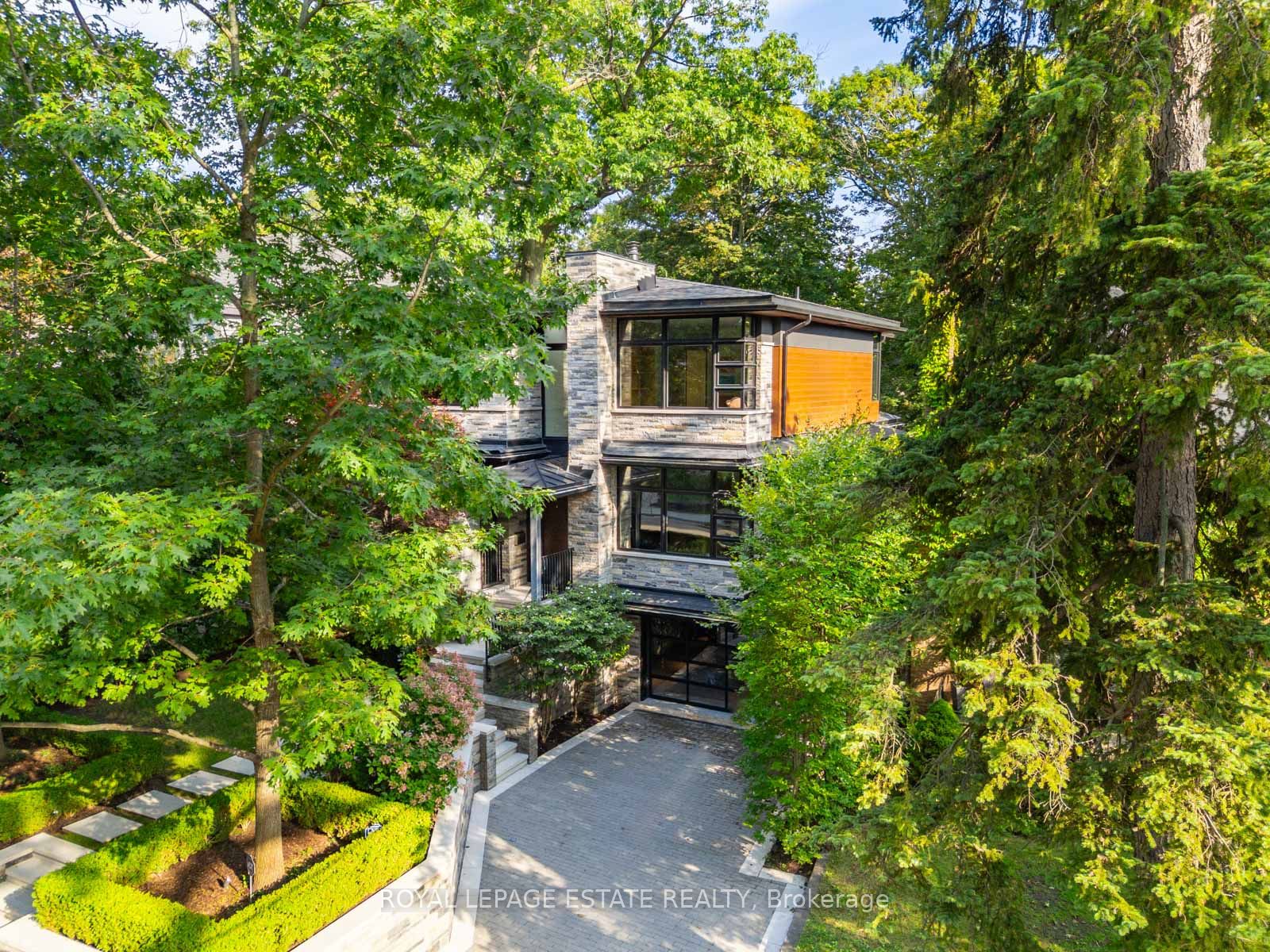 11 Pine Crescent