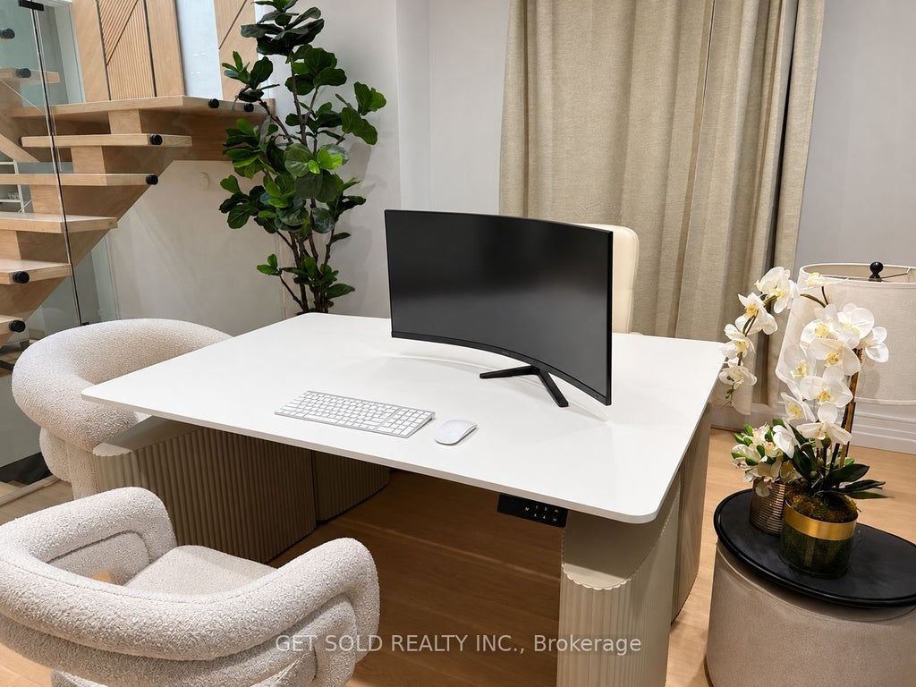 Photo of 551 Broadway Avenue, Toronto, ON M4G 2S2 (MLS # C14089238)