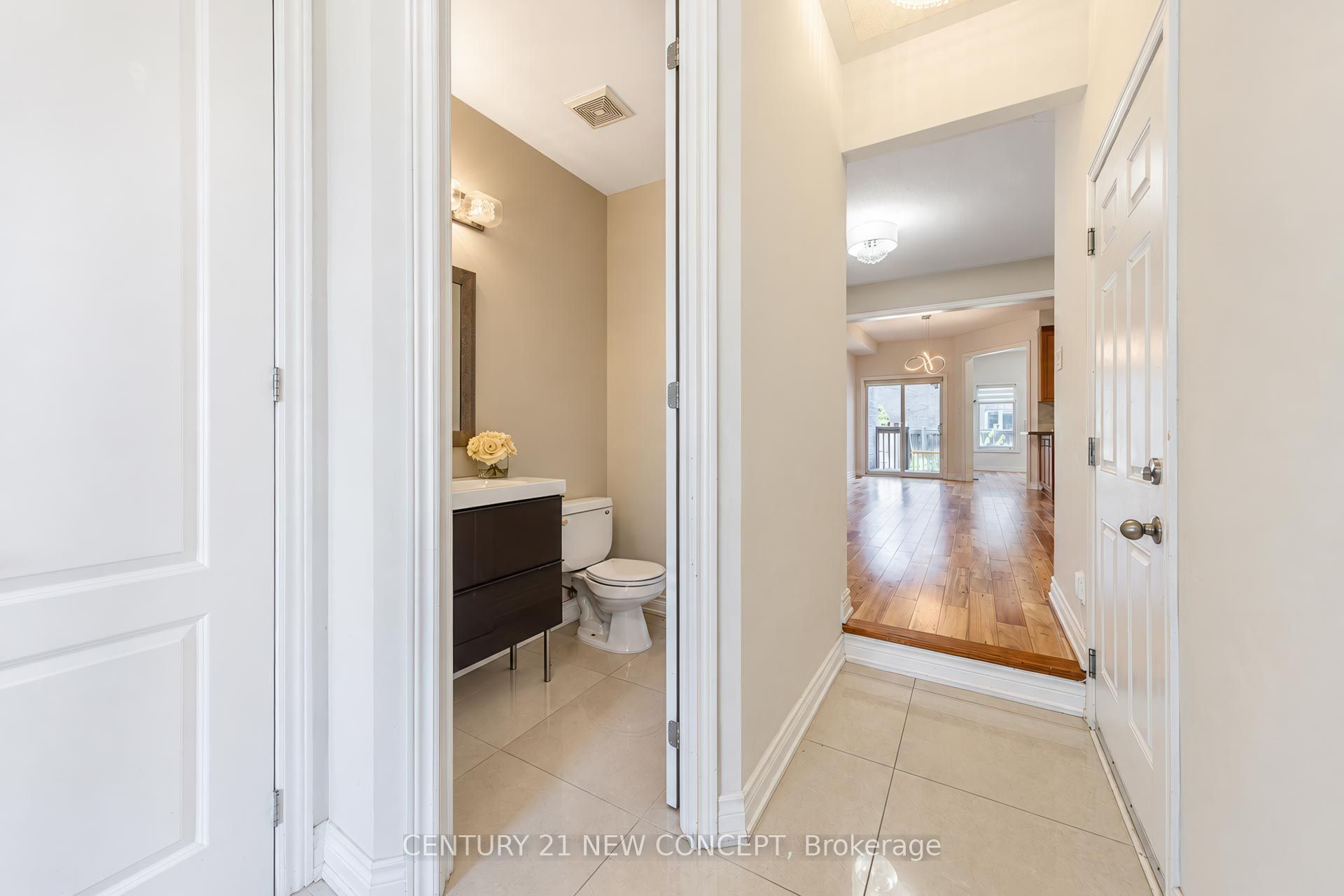 210 Lauderdale Drive E
