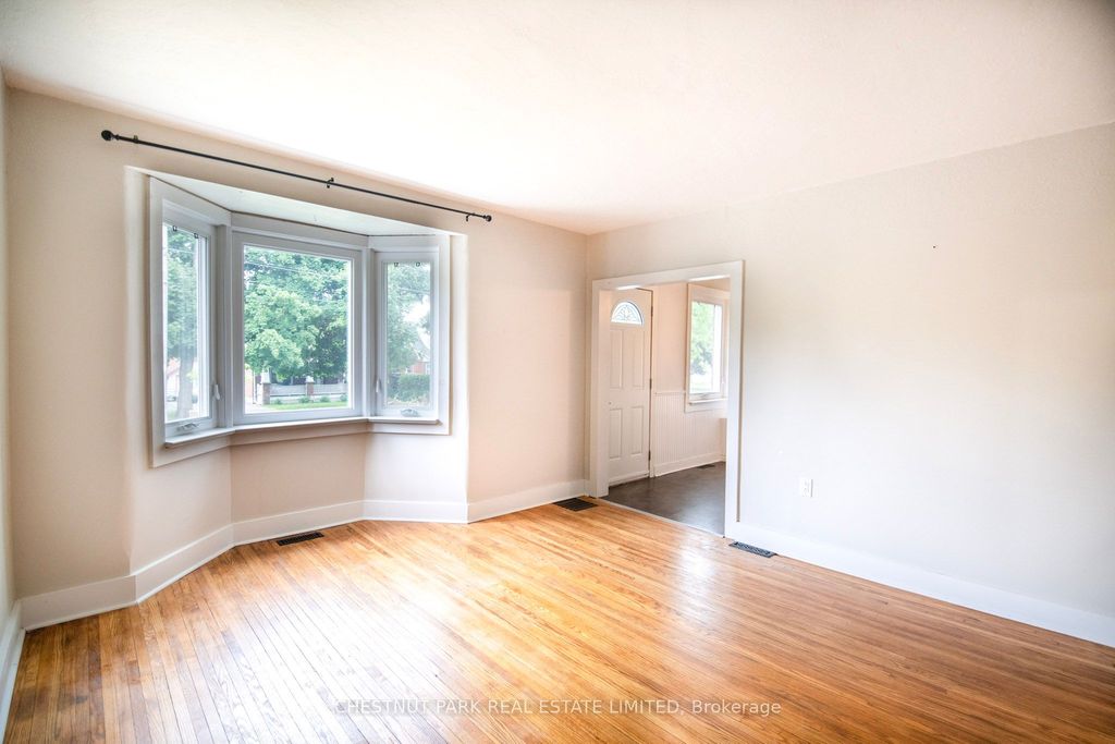 Photo of 174 Gibbons Street, Oshawa, ON L1J 4Y3 (MLS # E12860920)