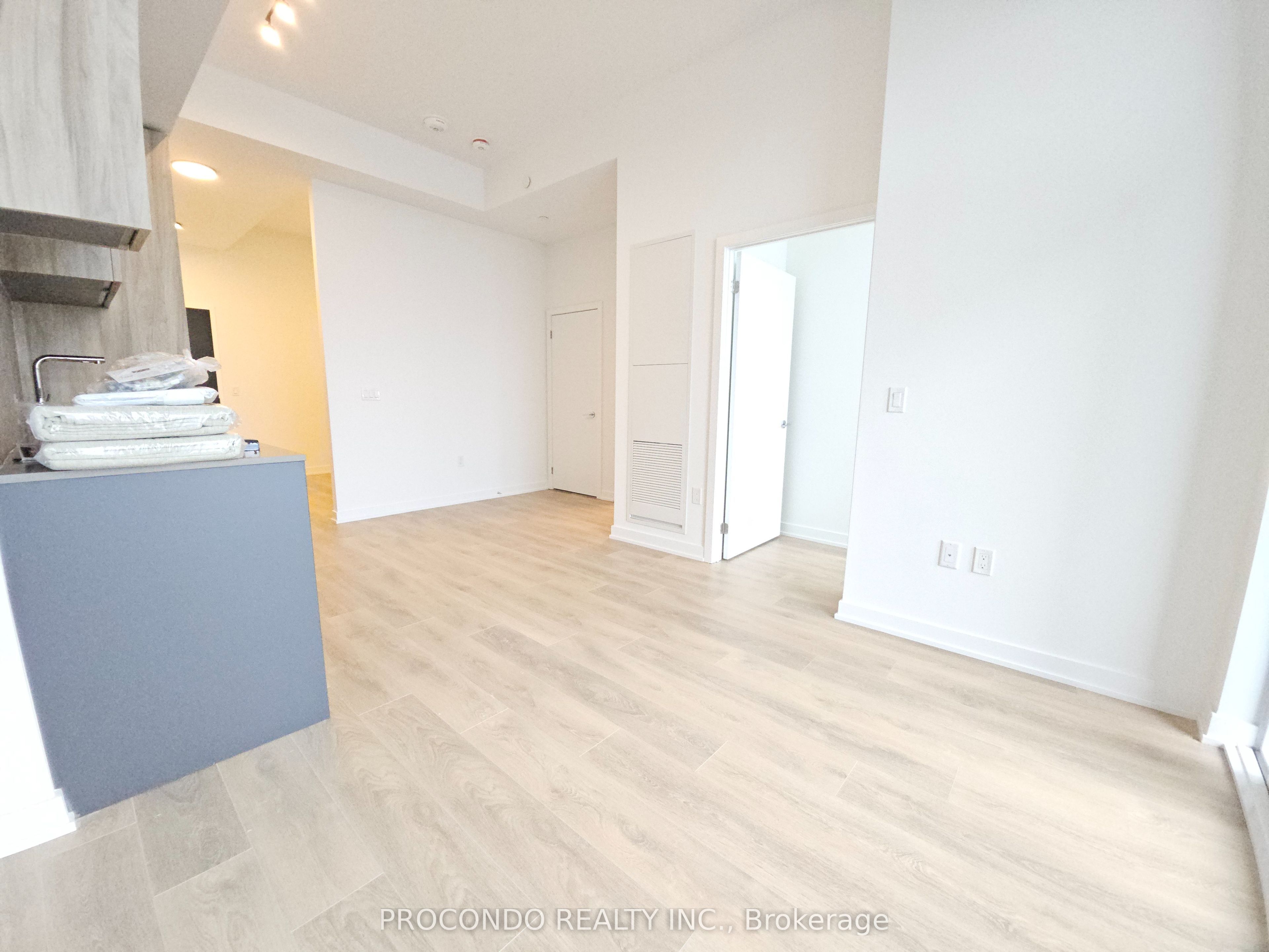 1037 The Queensway N/A 803