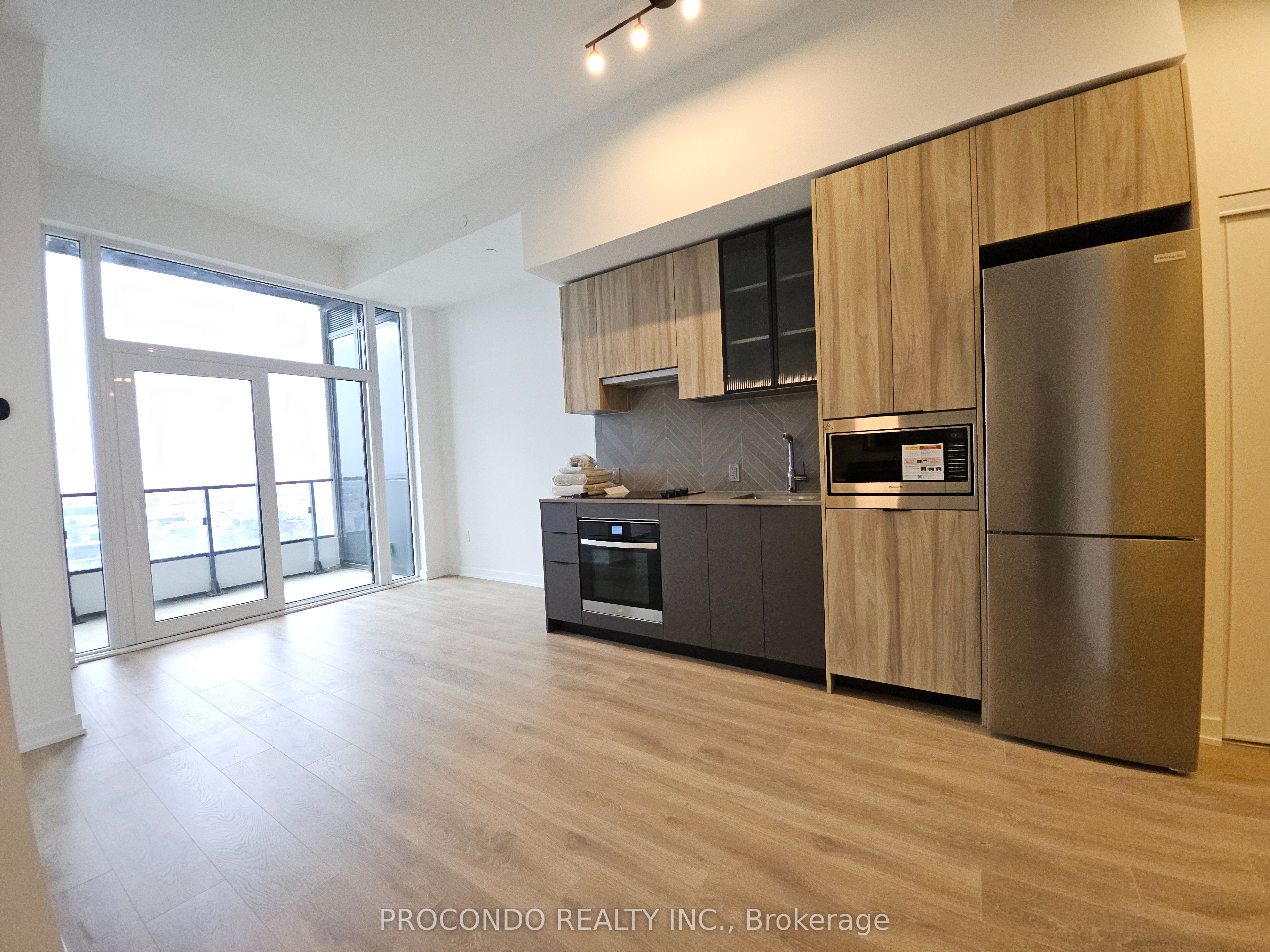 1037 The Queensway N/A 803