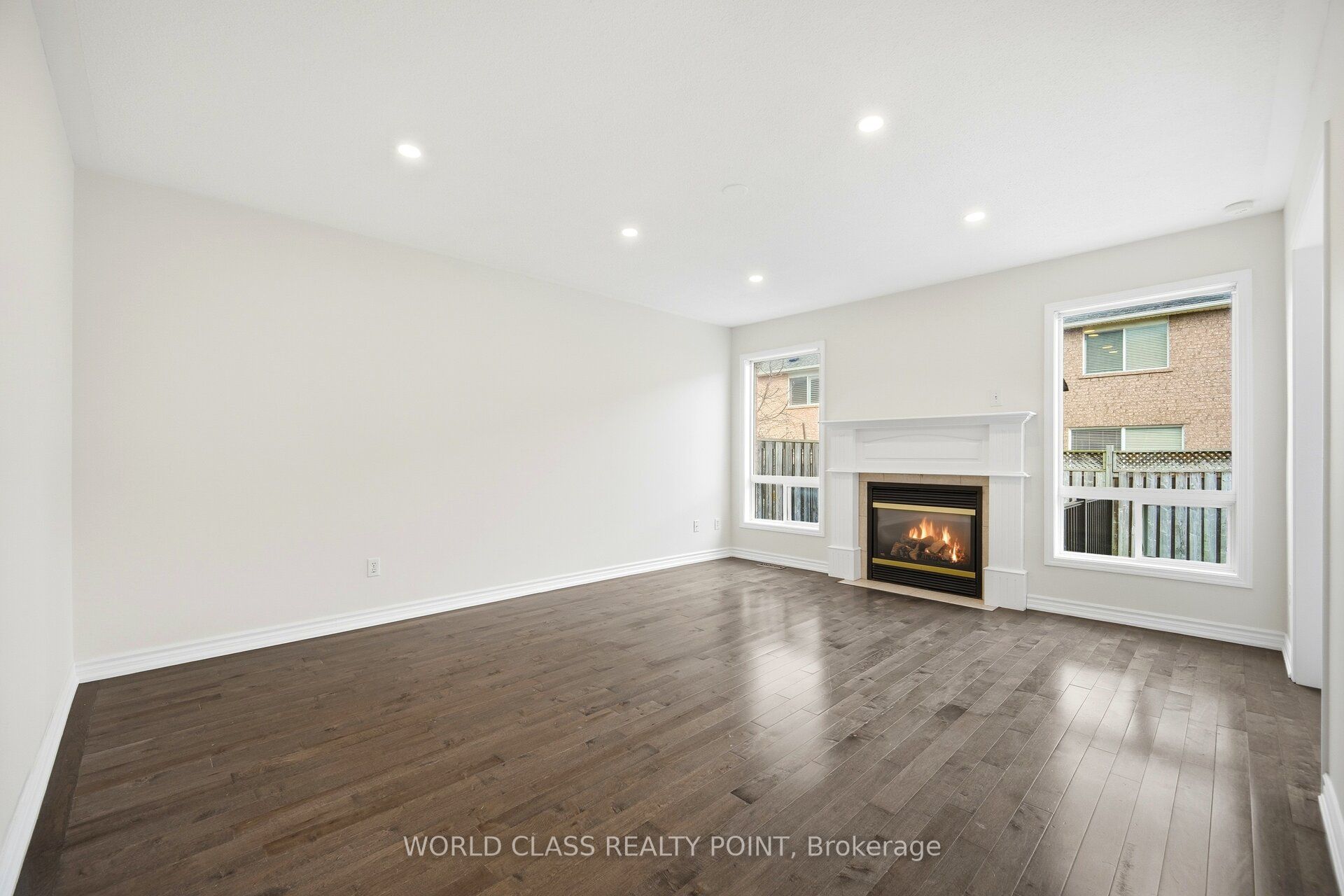 727 Thompson Road S