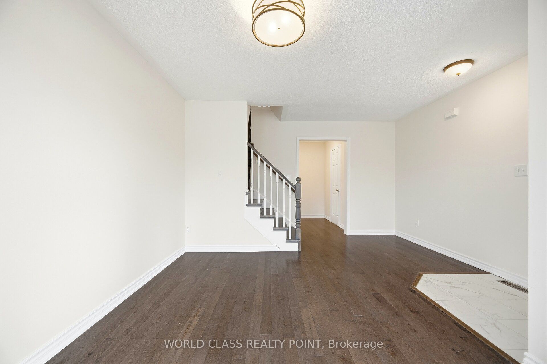 727 Thompson Road S