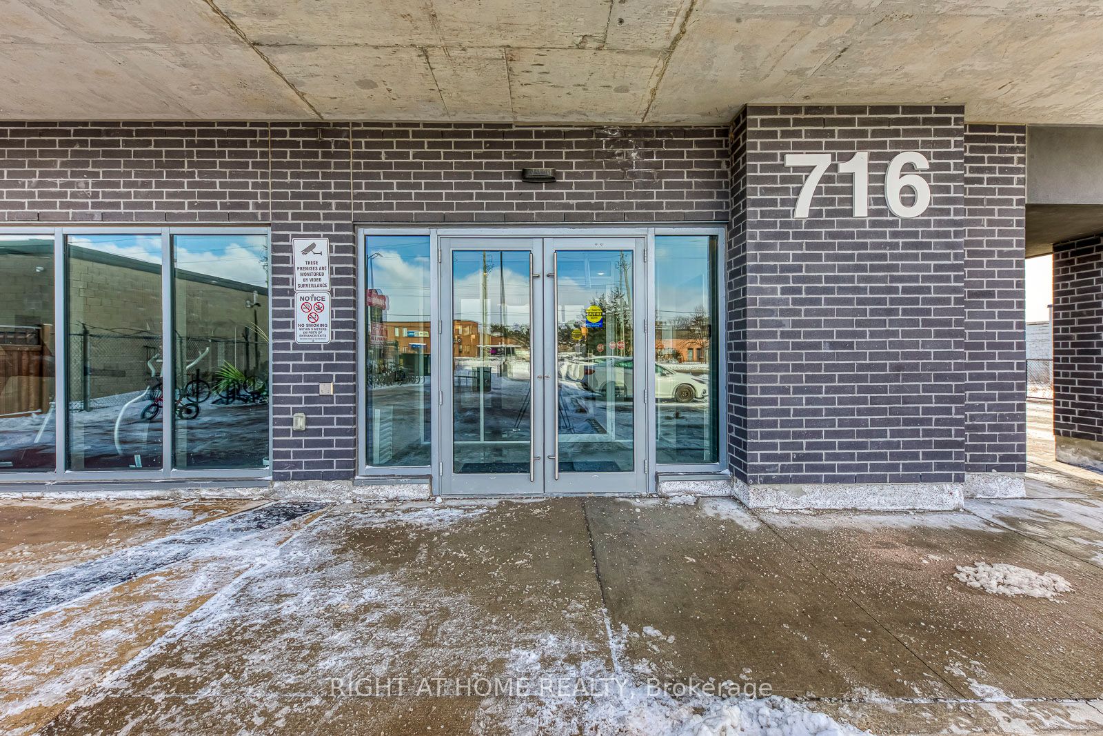 716 Main Street E 1007