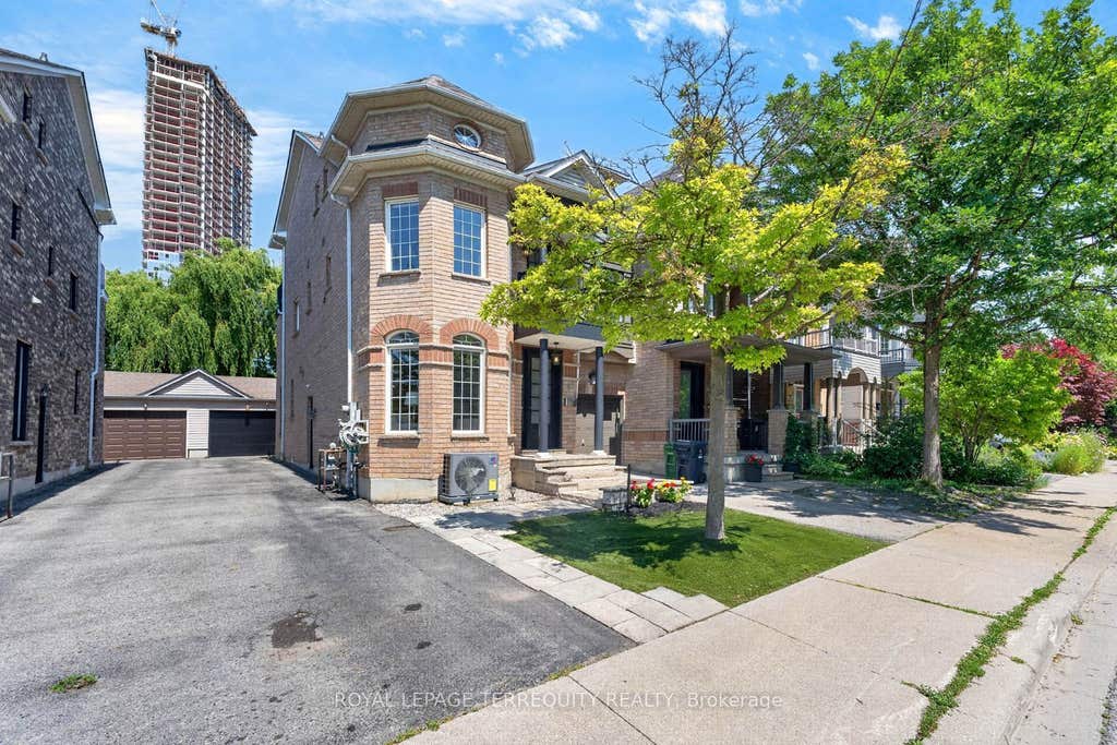 Photo of 40 Whistle Post Street, Toronto, ON M4E 3W8 (MLS # E13672472)