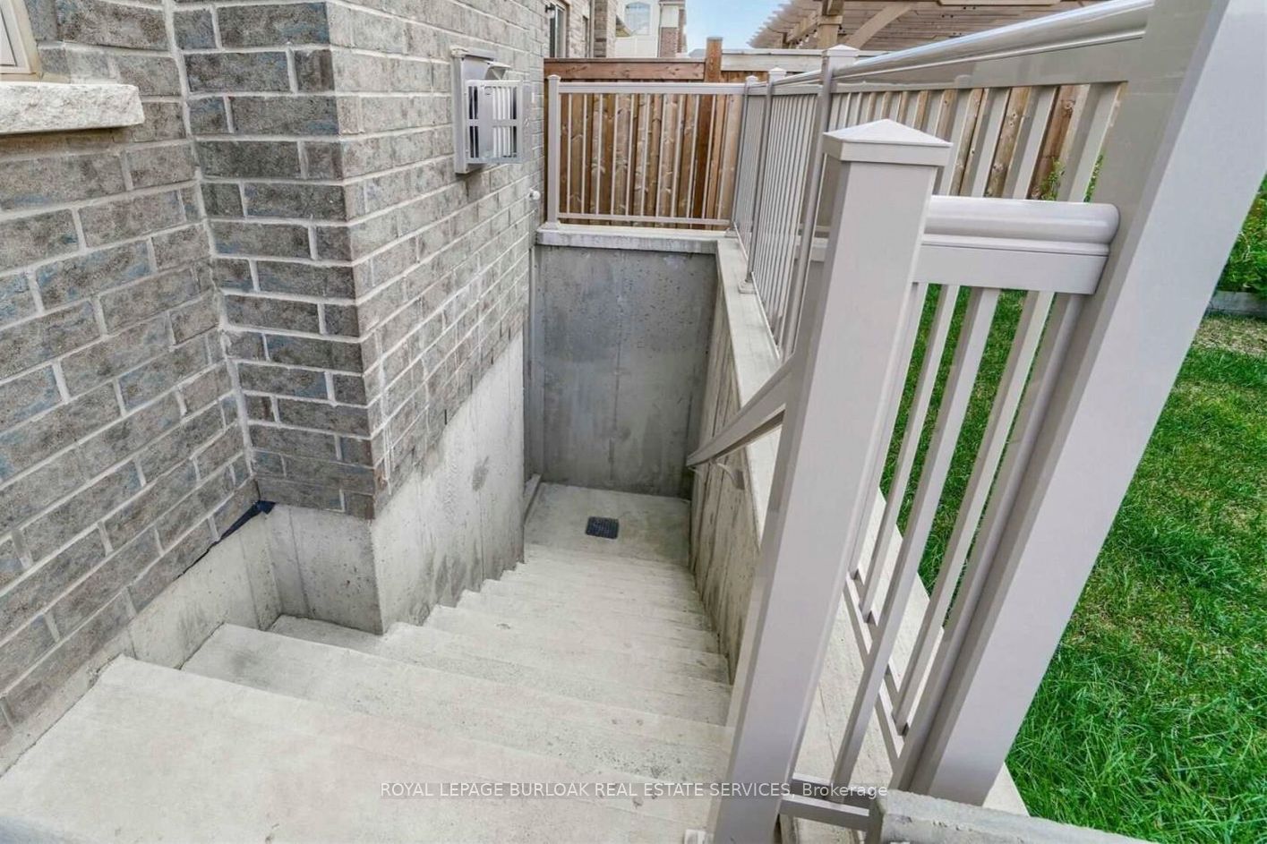 1529 Devine Point B