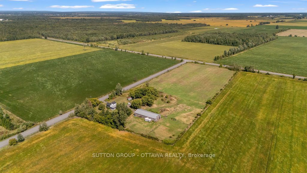 Photo of 9420 Parkway Road, Greely - Metcalfe - Osgoode - Vernon and Area, ON K0A 1V0 (MLS # X12927110)