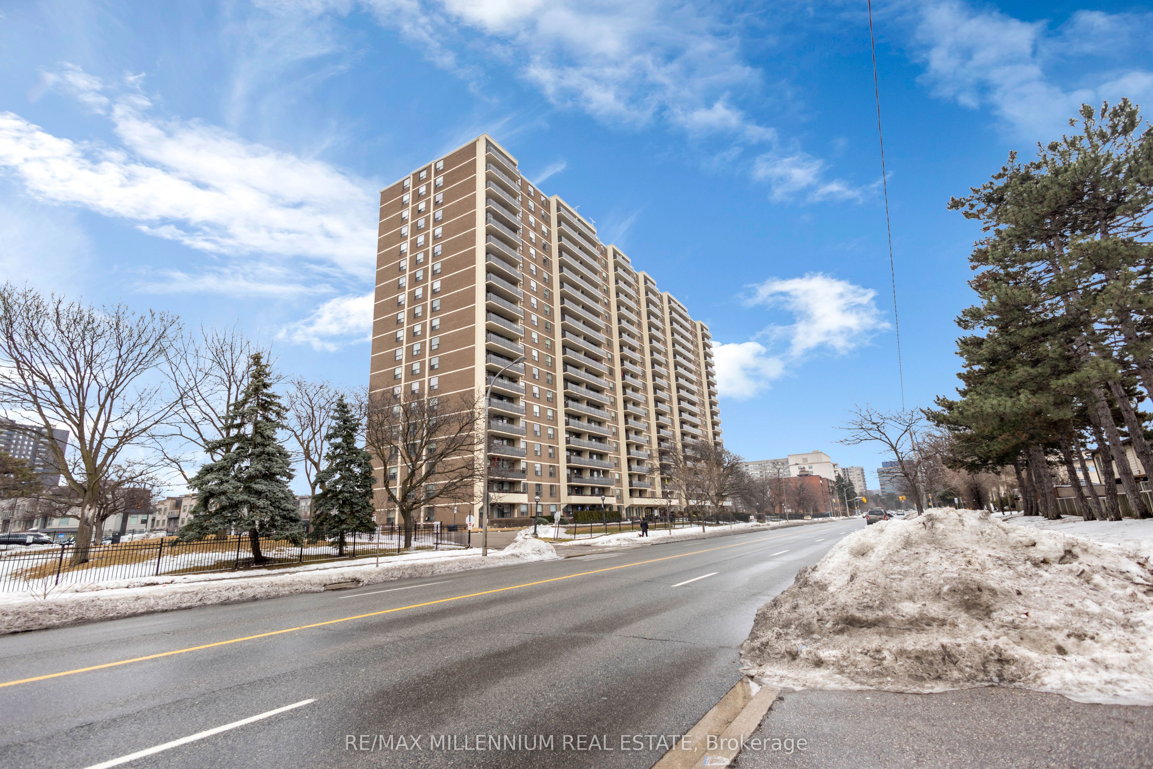 511 The West Mall Drive W 1108