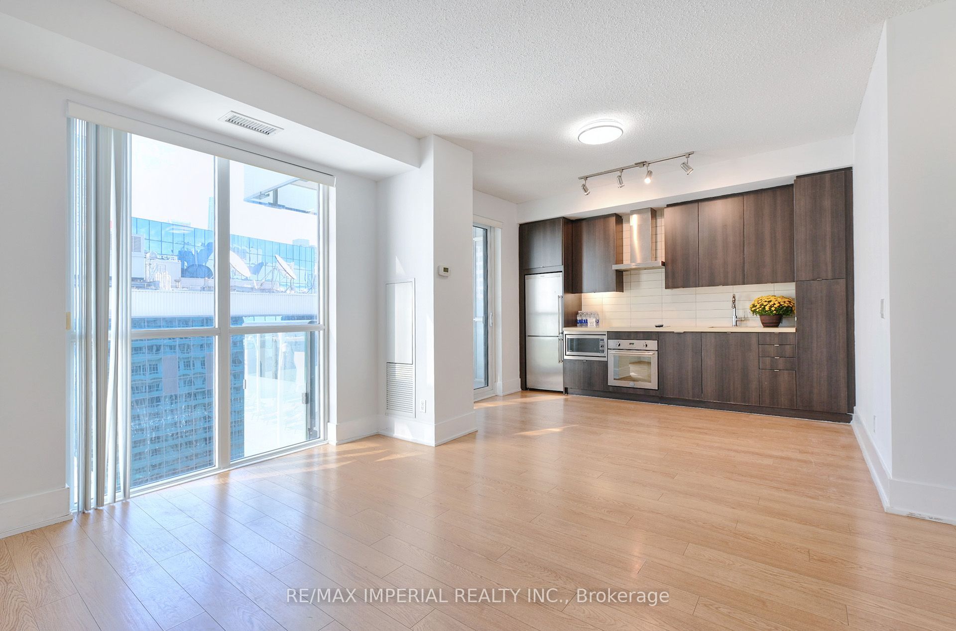 300 Front Street W 1605