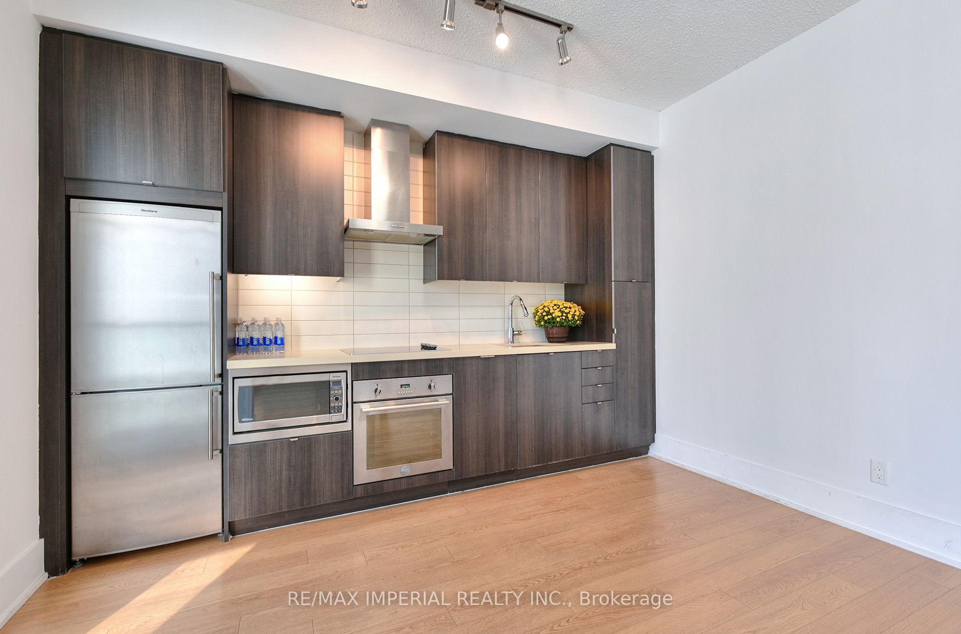 300 Front Street W 1605