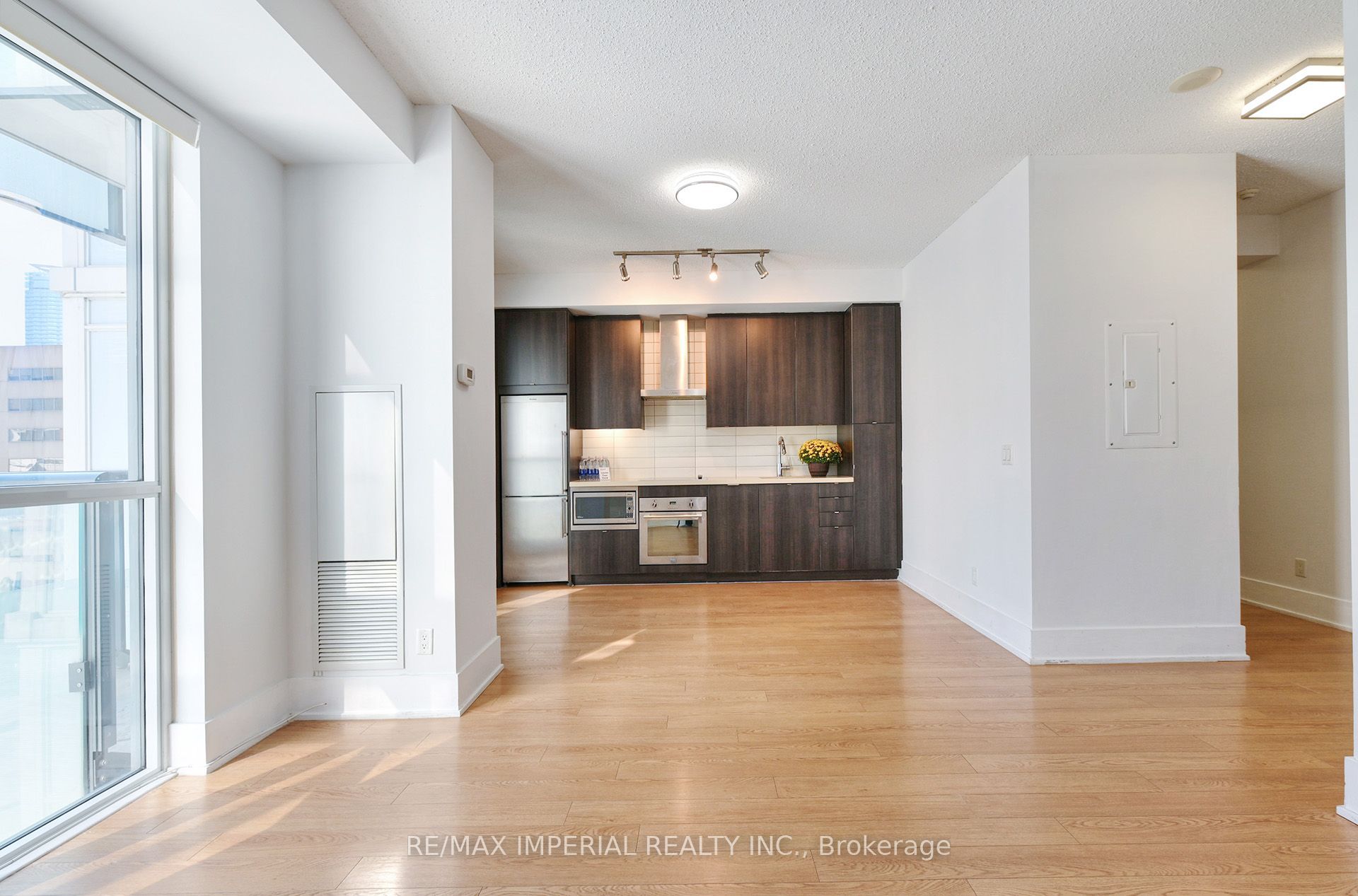 300 Front Street W 1605