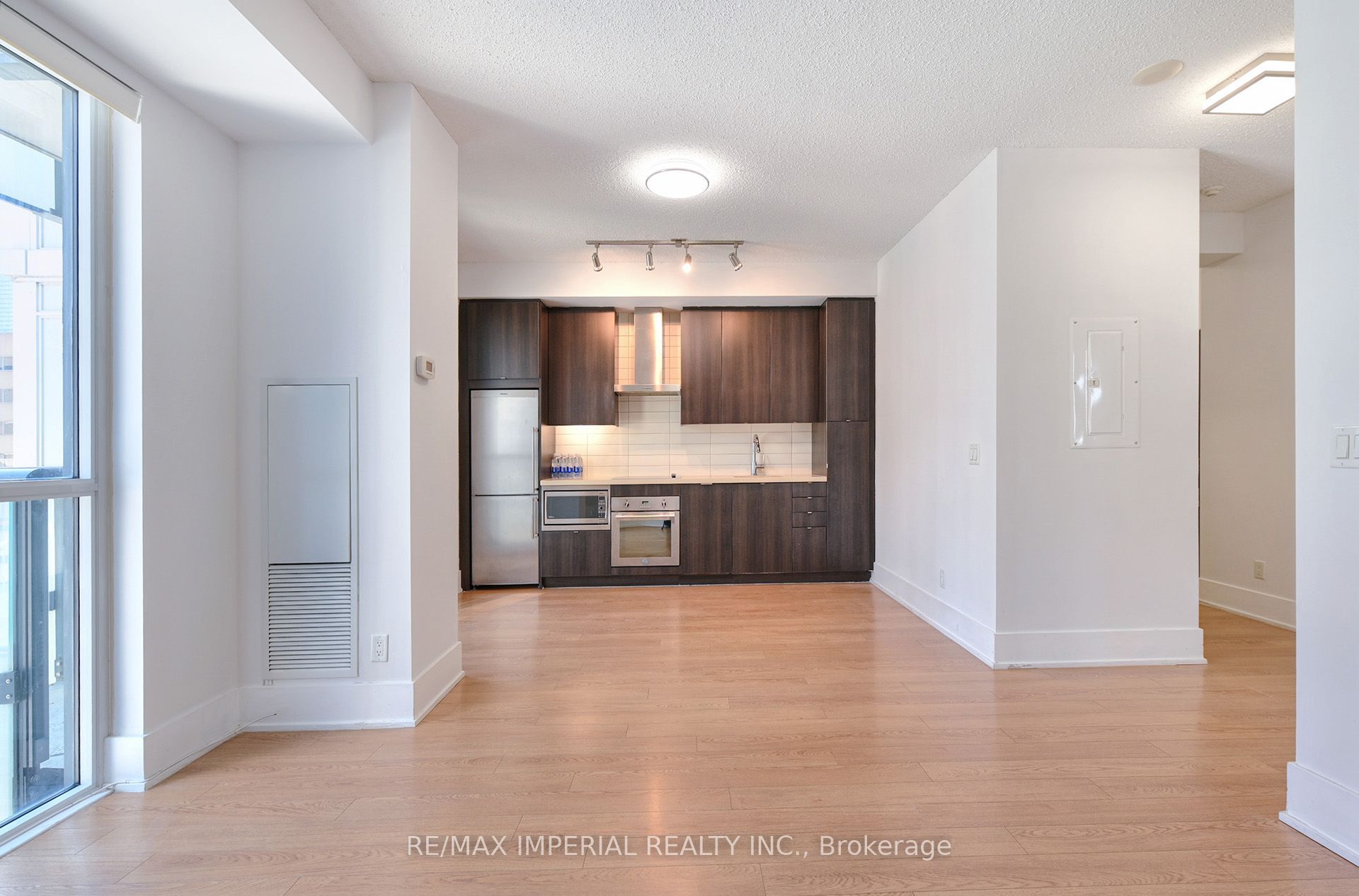 300 Front Street W 1605