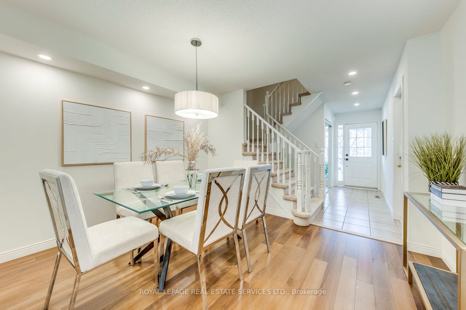 2066 Broadleaf Crescent