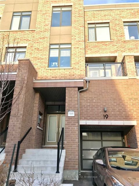 19 Glenngarry Crescent Vaughan ON L6A 4Z4