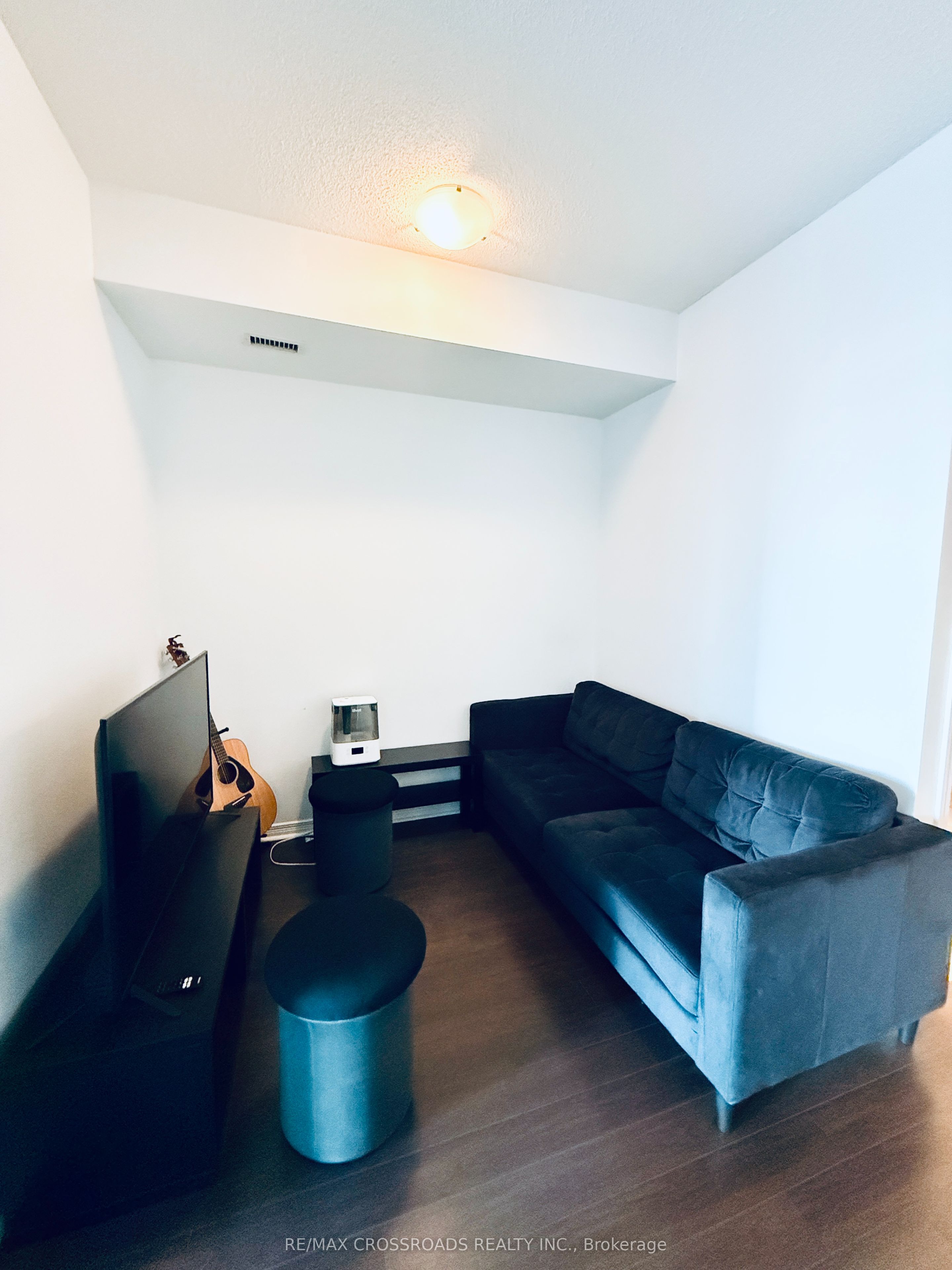 352 Front Street W 1612