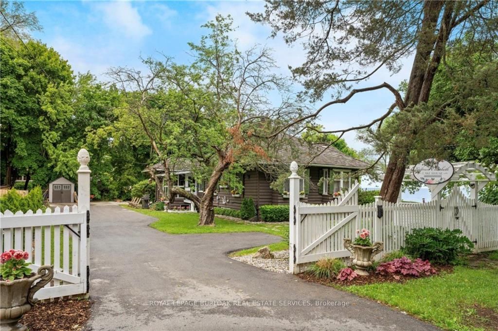 Photo of 227 Green Street, Burlington, ON L7R 0B1 (MLS # W12450733)