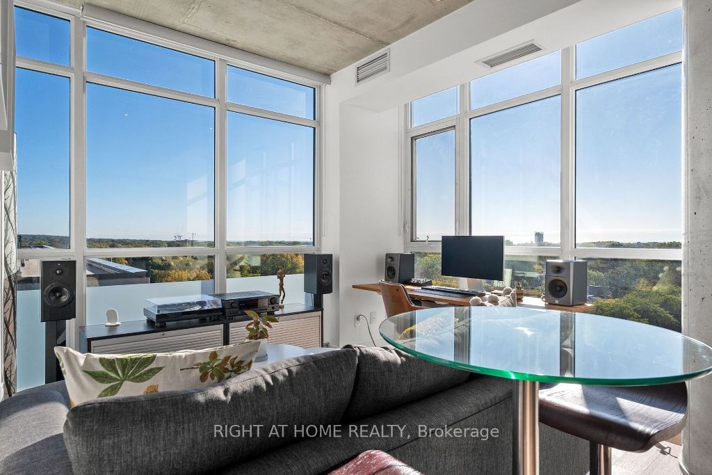 1190 Dundas Street E 906