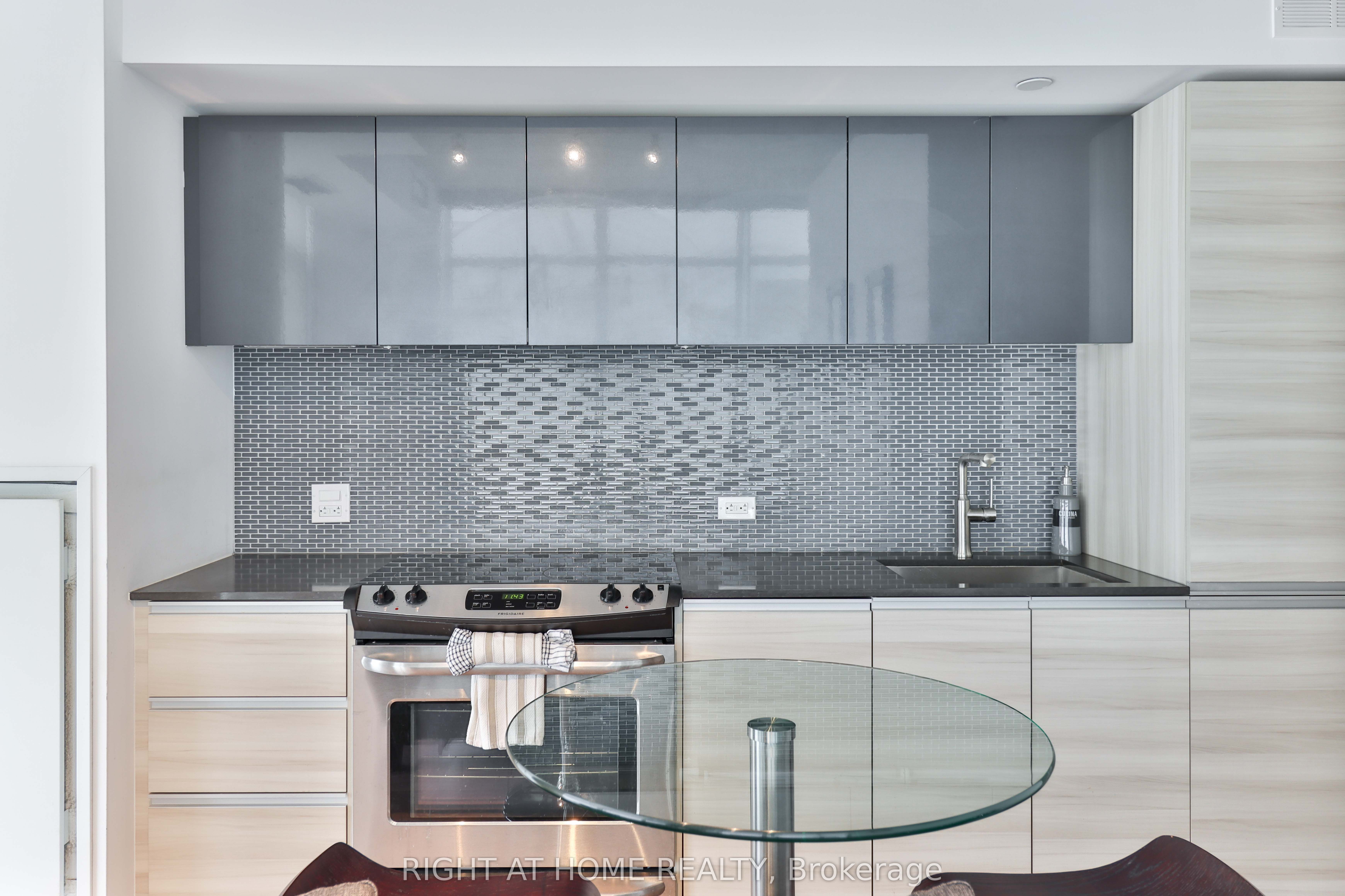 1190 Dundas Street E 906