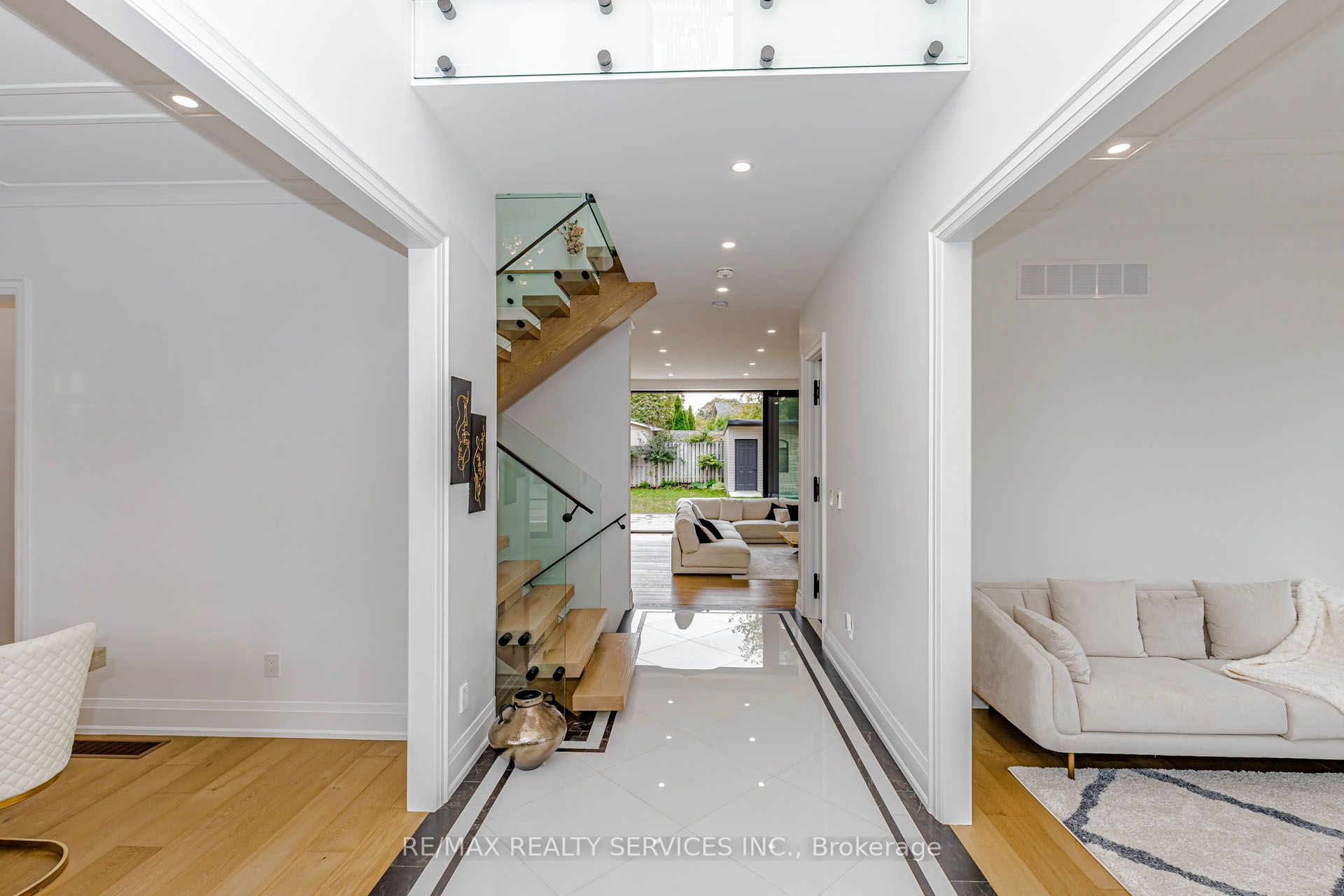 94 Vista Boulevard