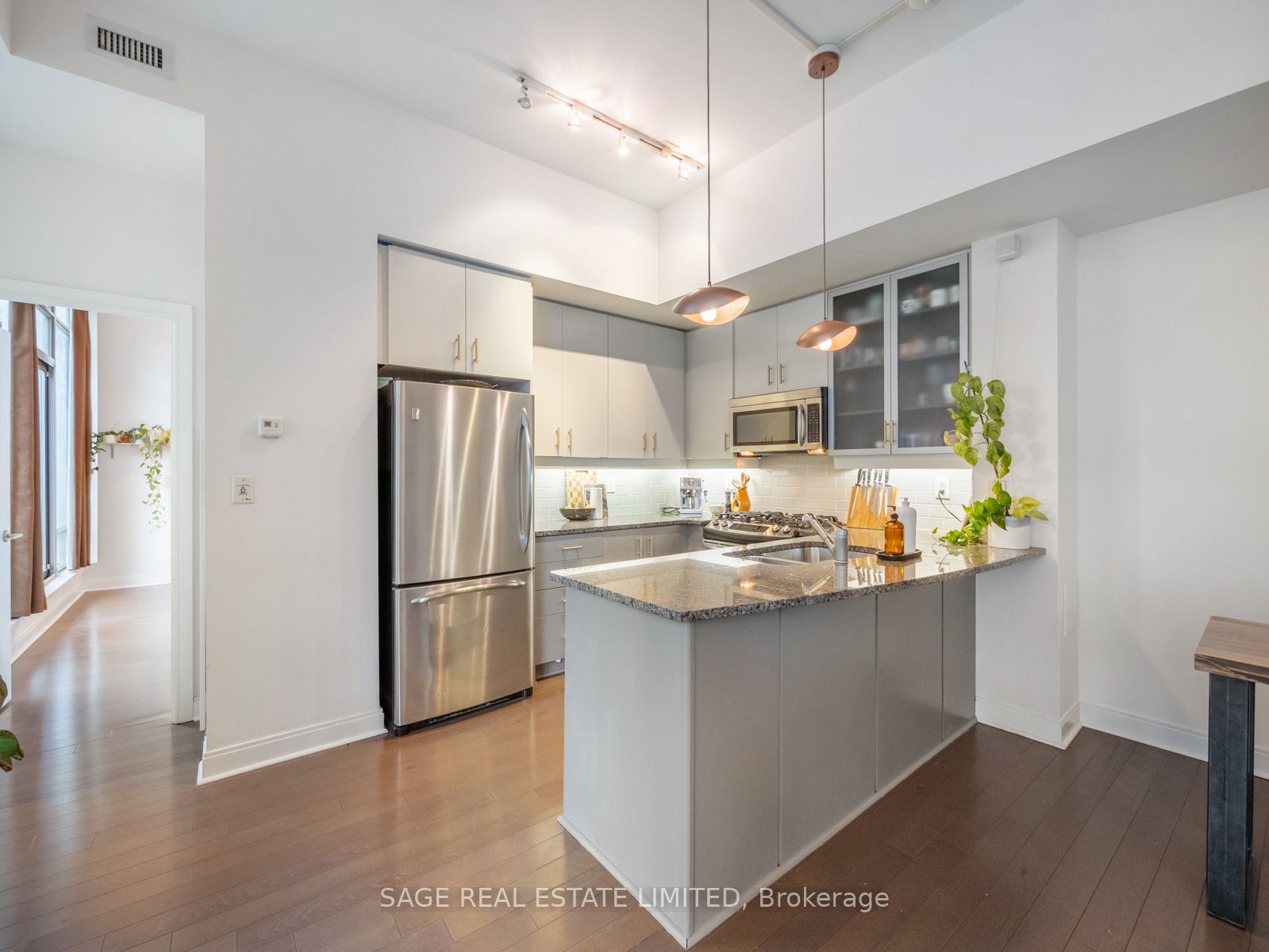 21 Scollard Street 608