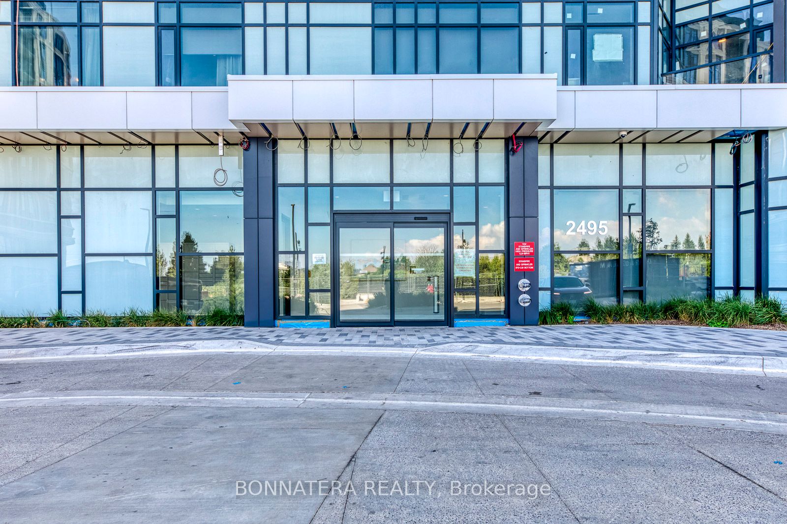 2495 Eglinton Avenue W 1810